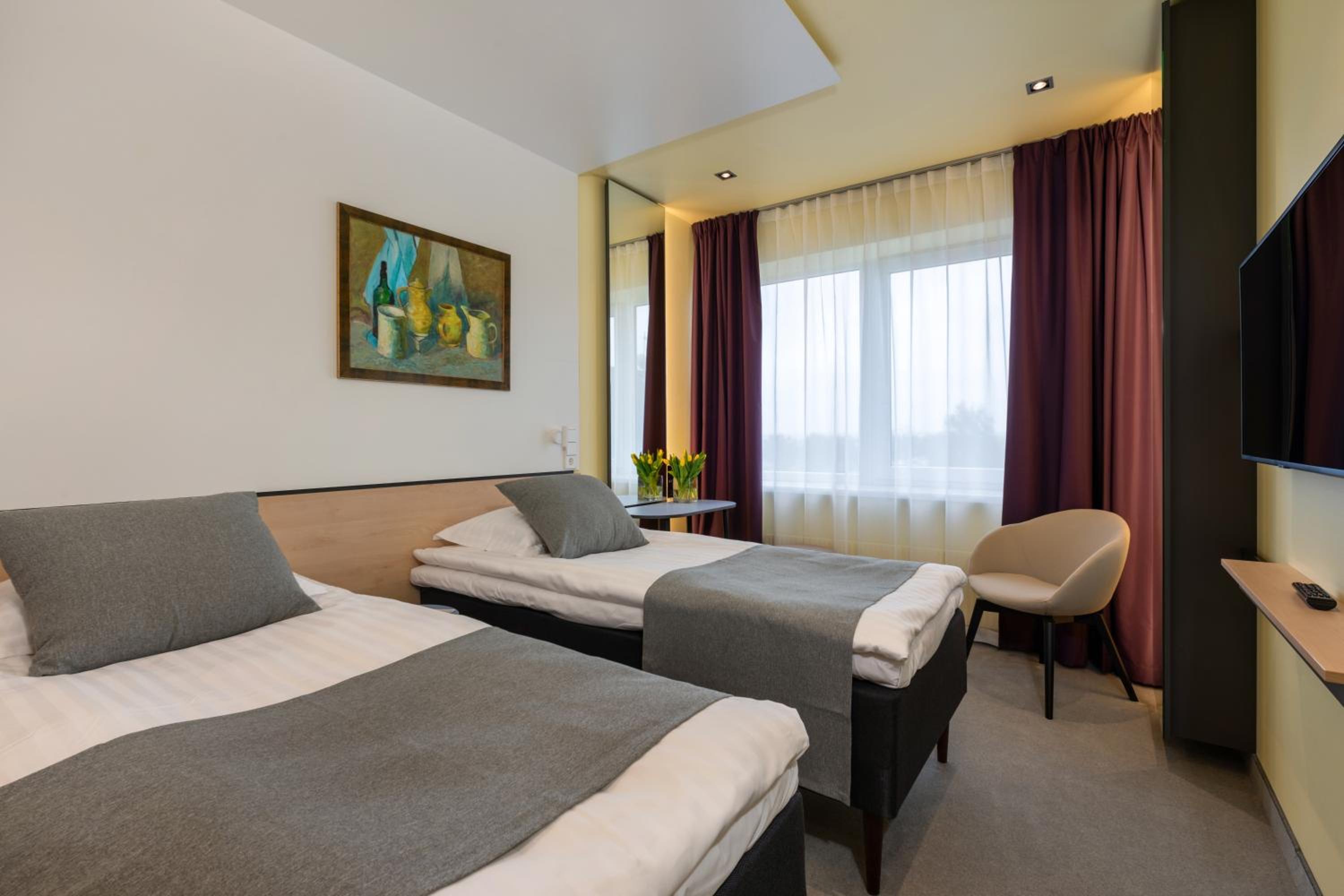 Standard Twin Room - Photo 3