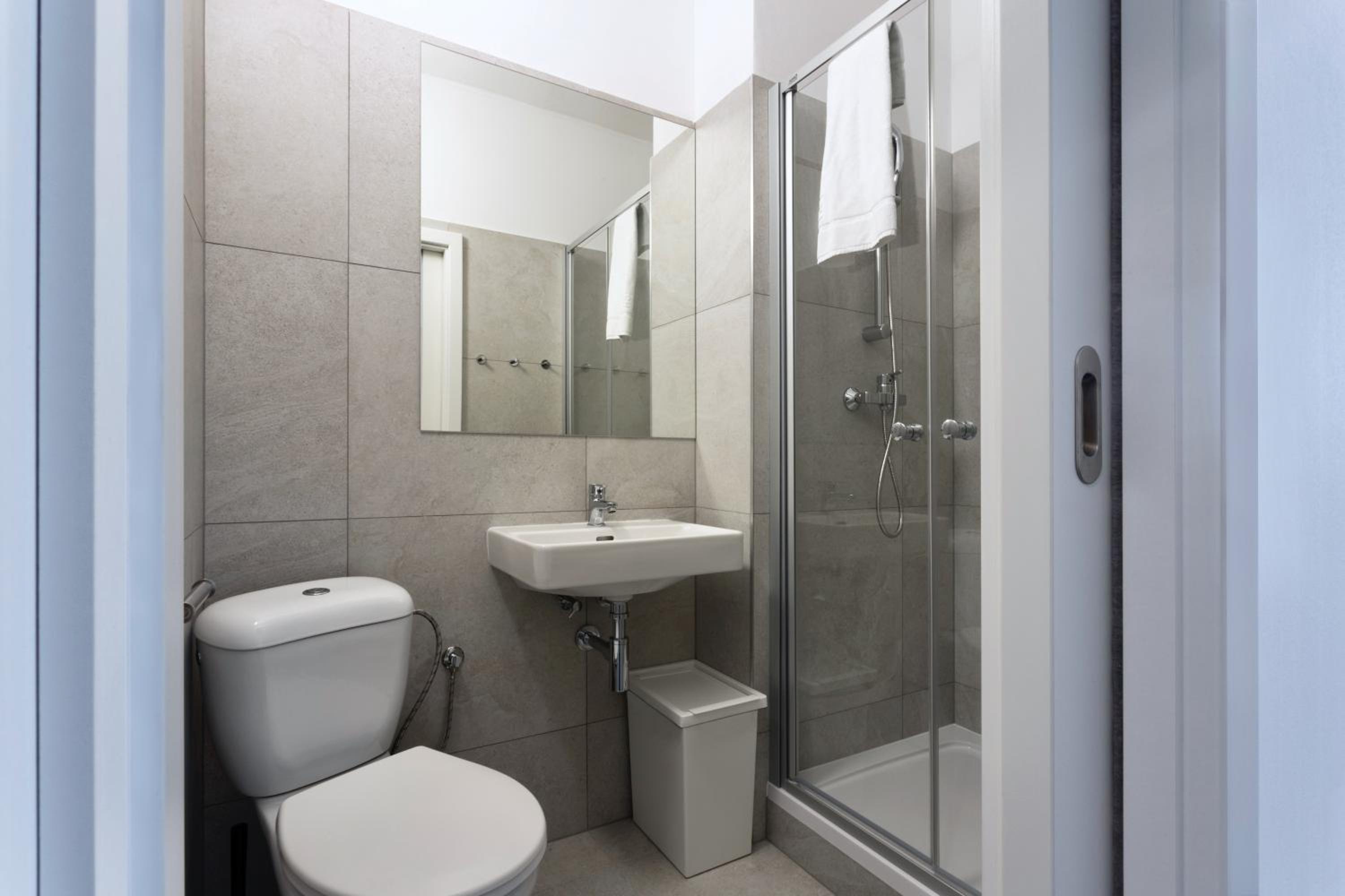 Quadruple Room with Private Bathroom