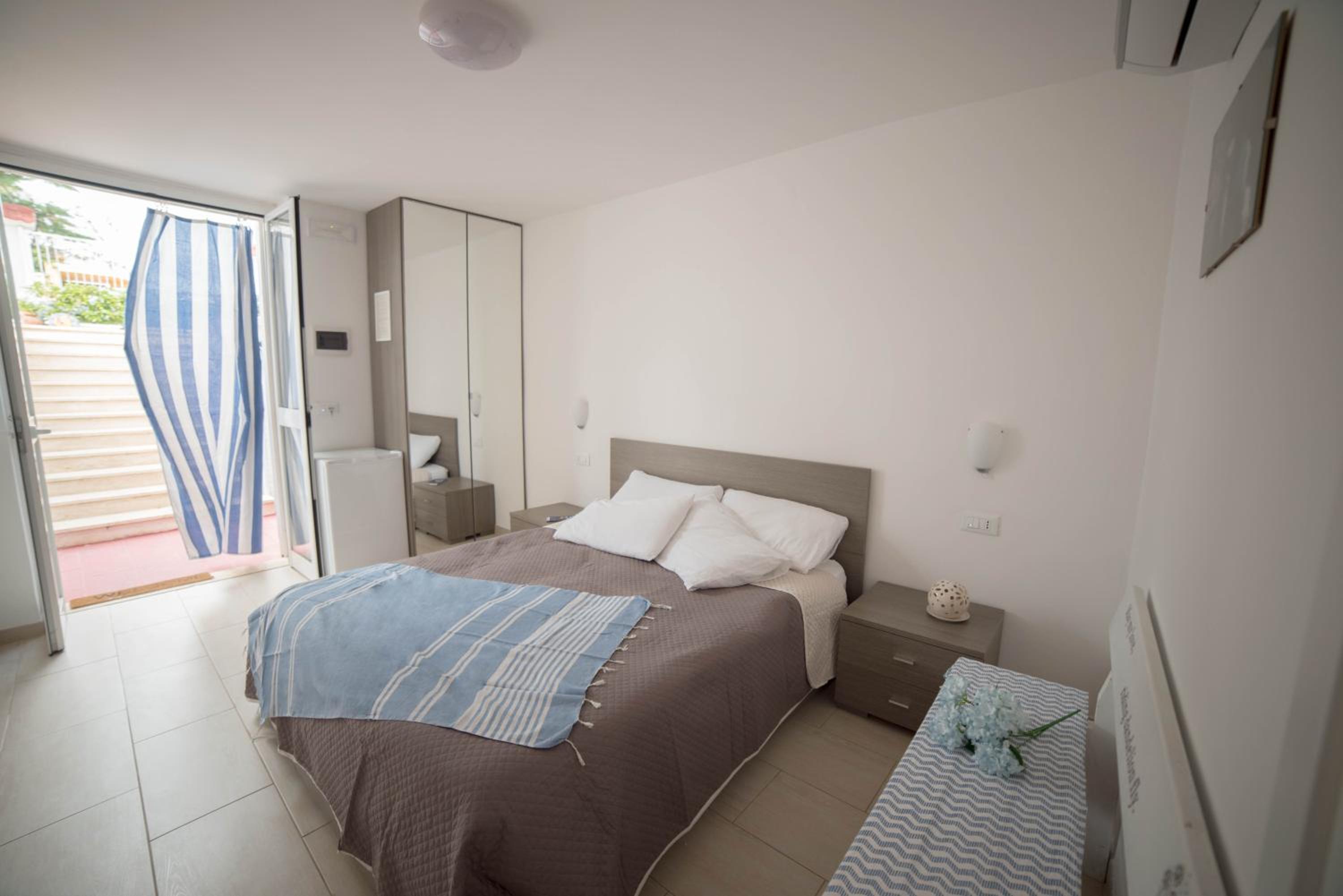 Economy Double or Twin Room with Shower photo 2