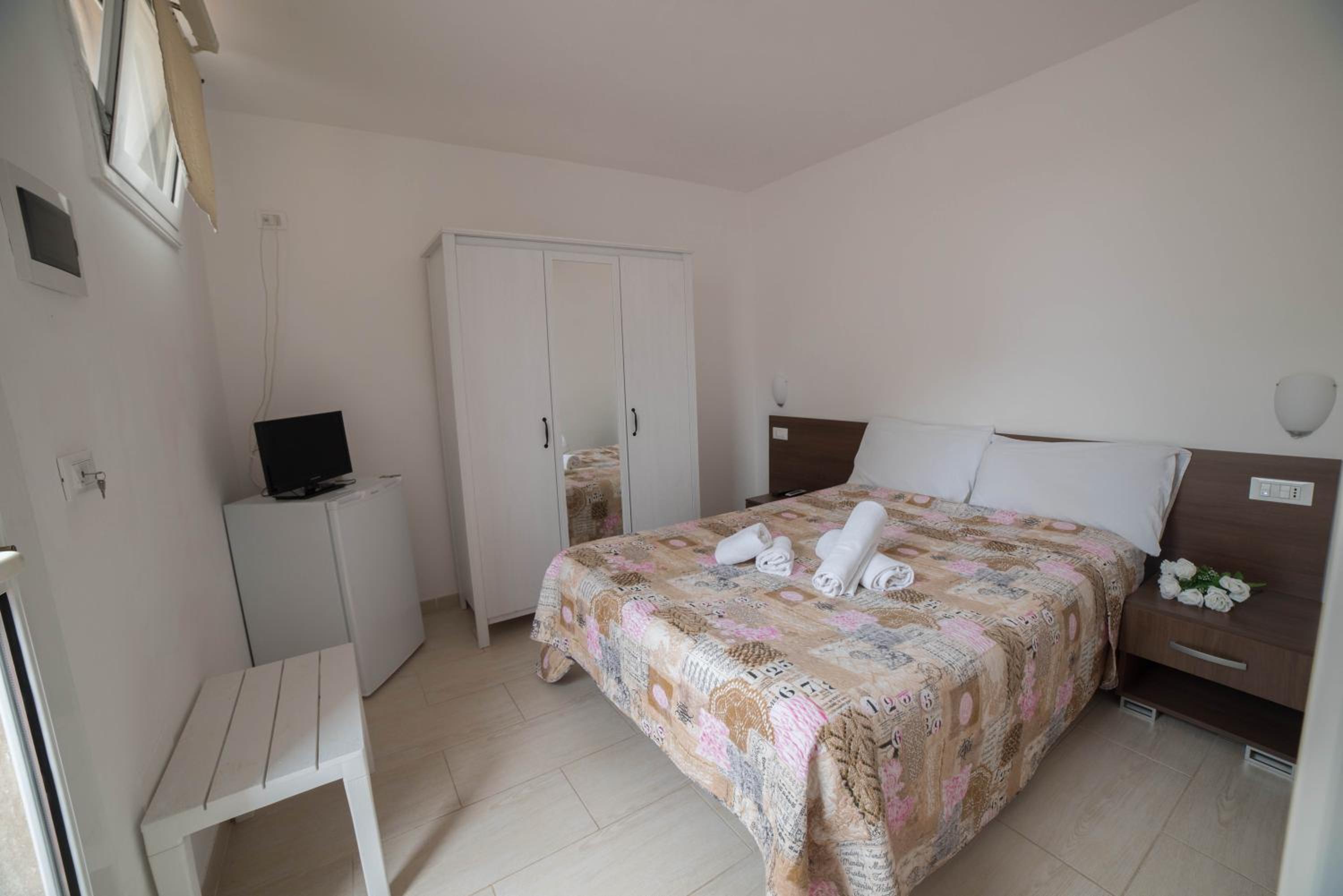 Economy Double or Twin Room with Shower photo 1
