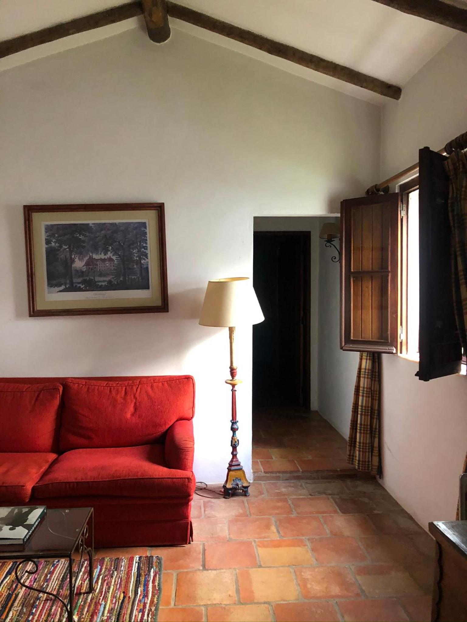 One-Bedroom Apartment - Photo 2