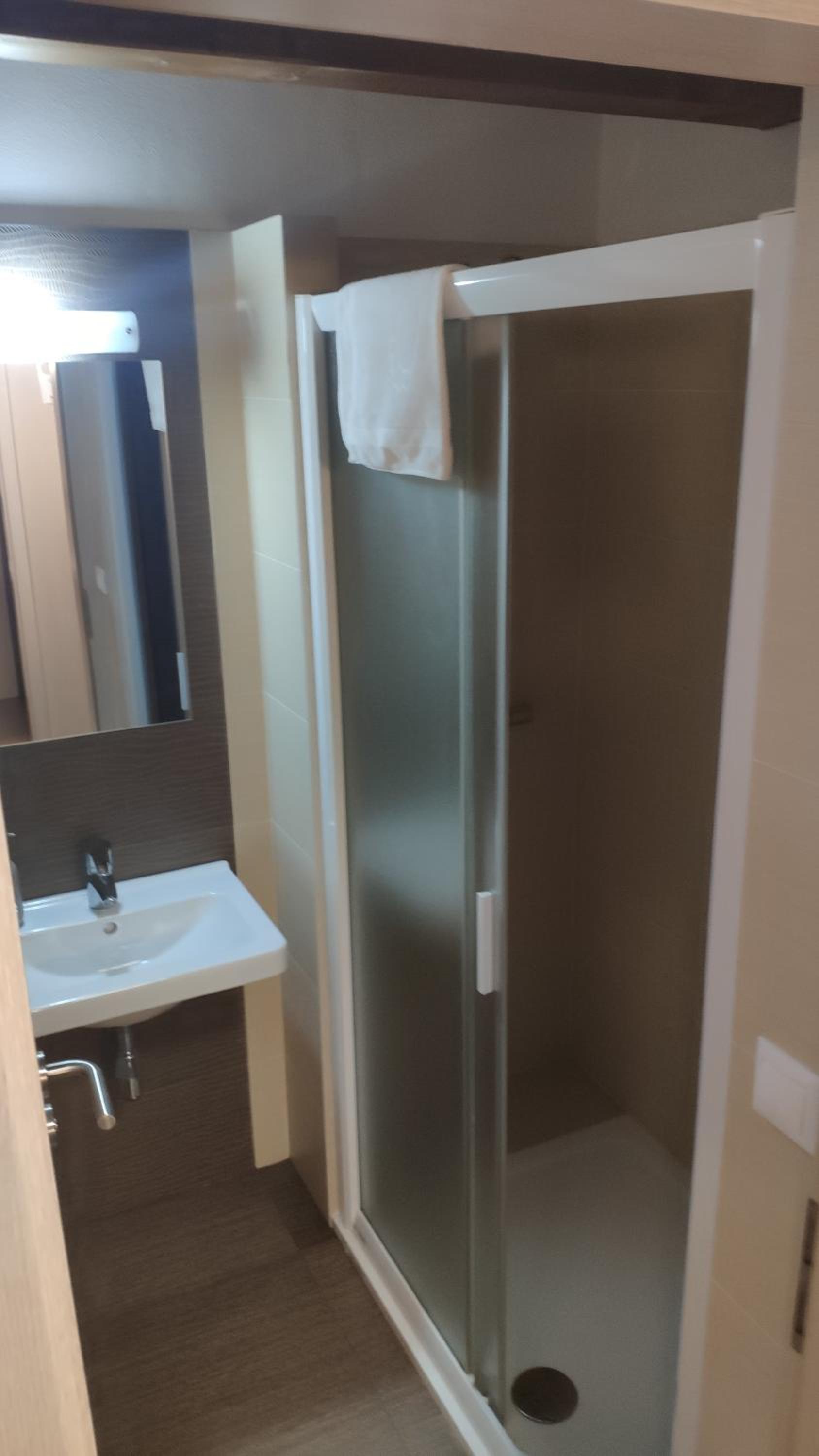 One-Bedroom Apartment - Photo 3