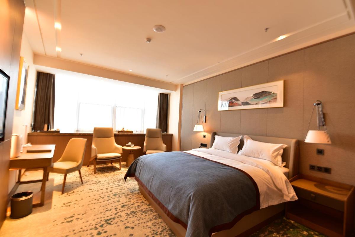 Queen Room photo 3
