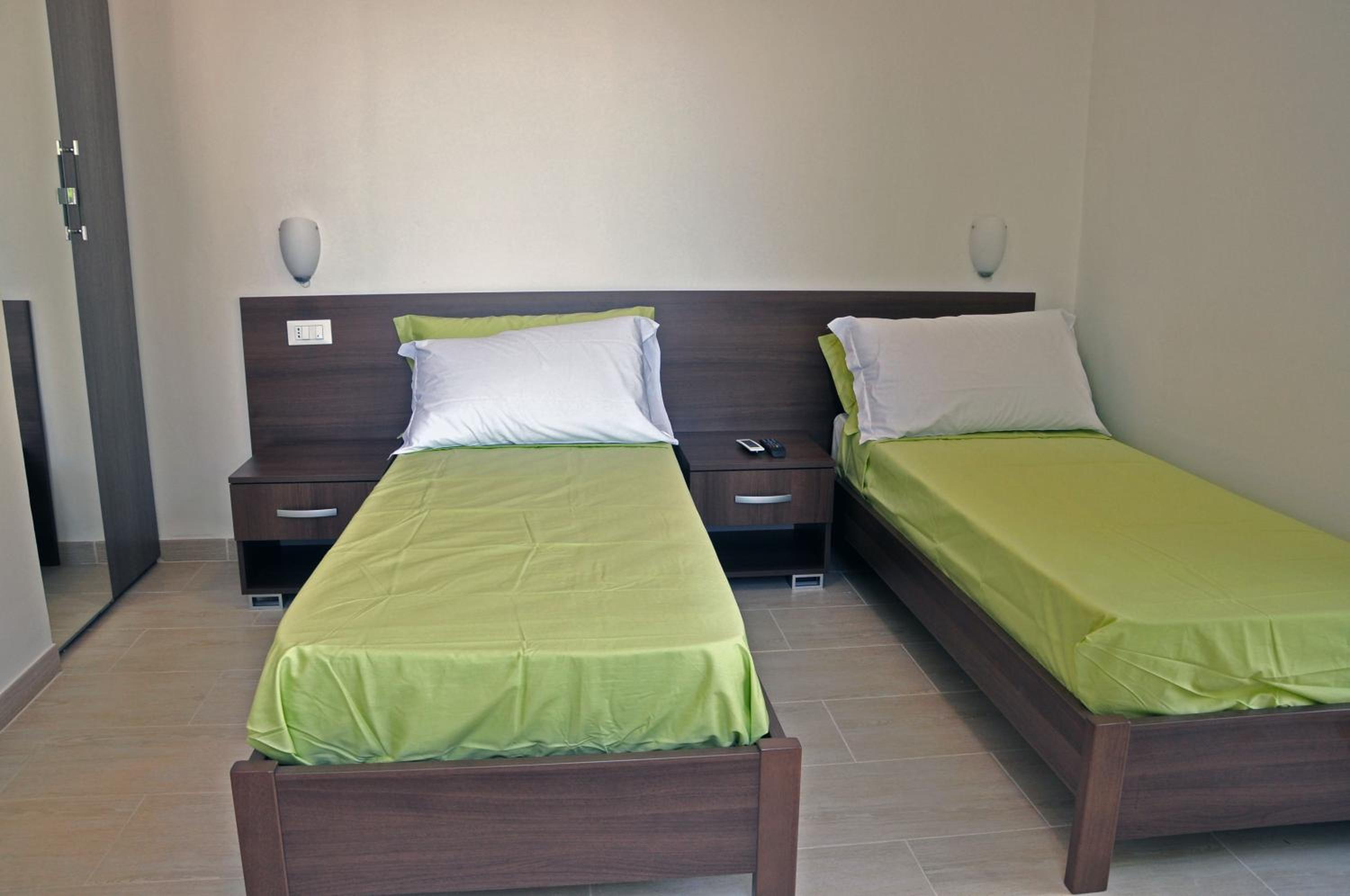 Twin Room with Shower photo 1