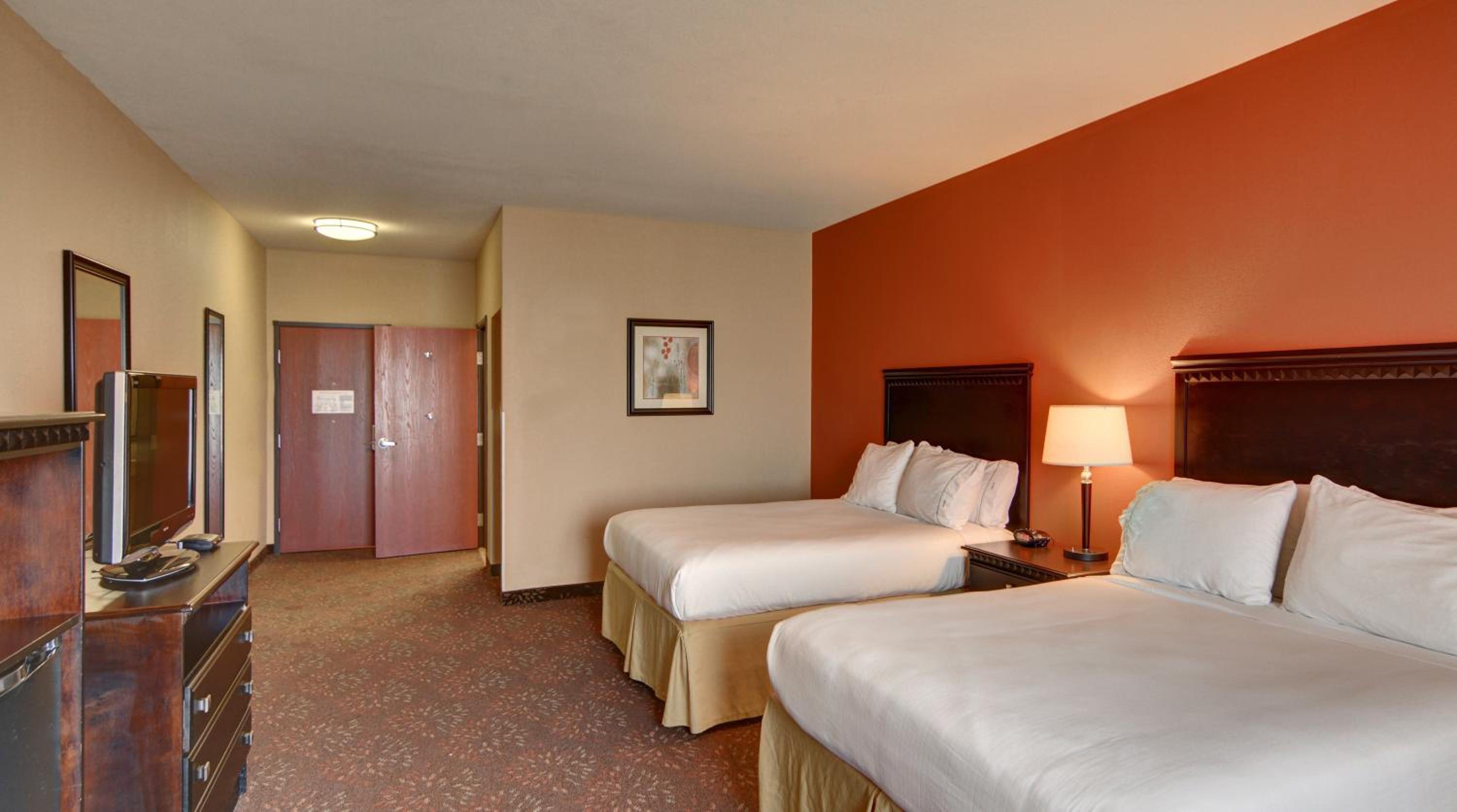 Standard Room with Two Queen Beds - Photo 1
