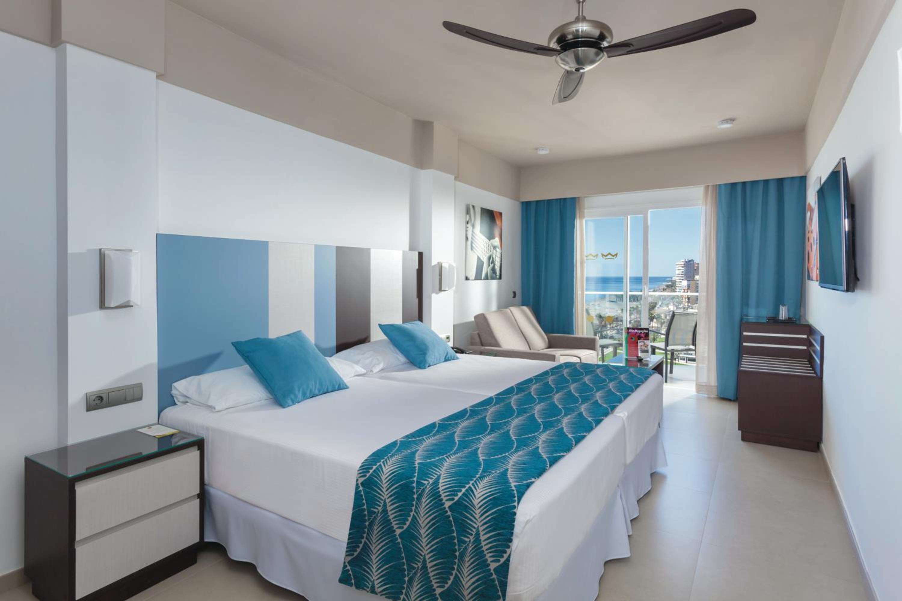 Double Room with Side Sea View - Photo 1