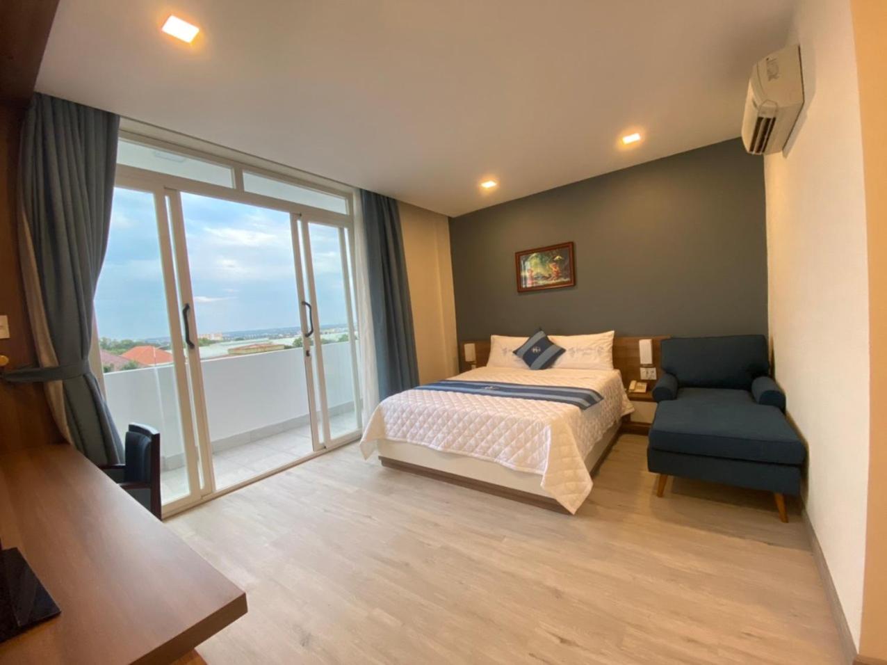 Suite with Balcony photo 2
