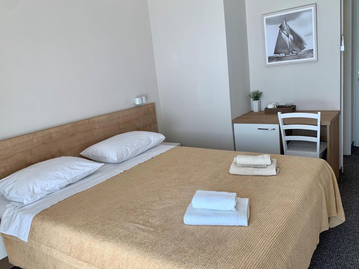Double Room with Private Bathroom photo 3