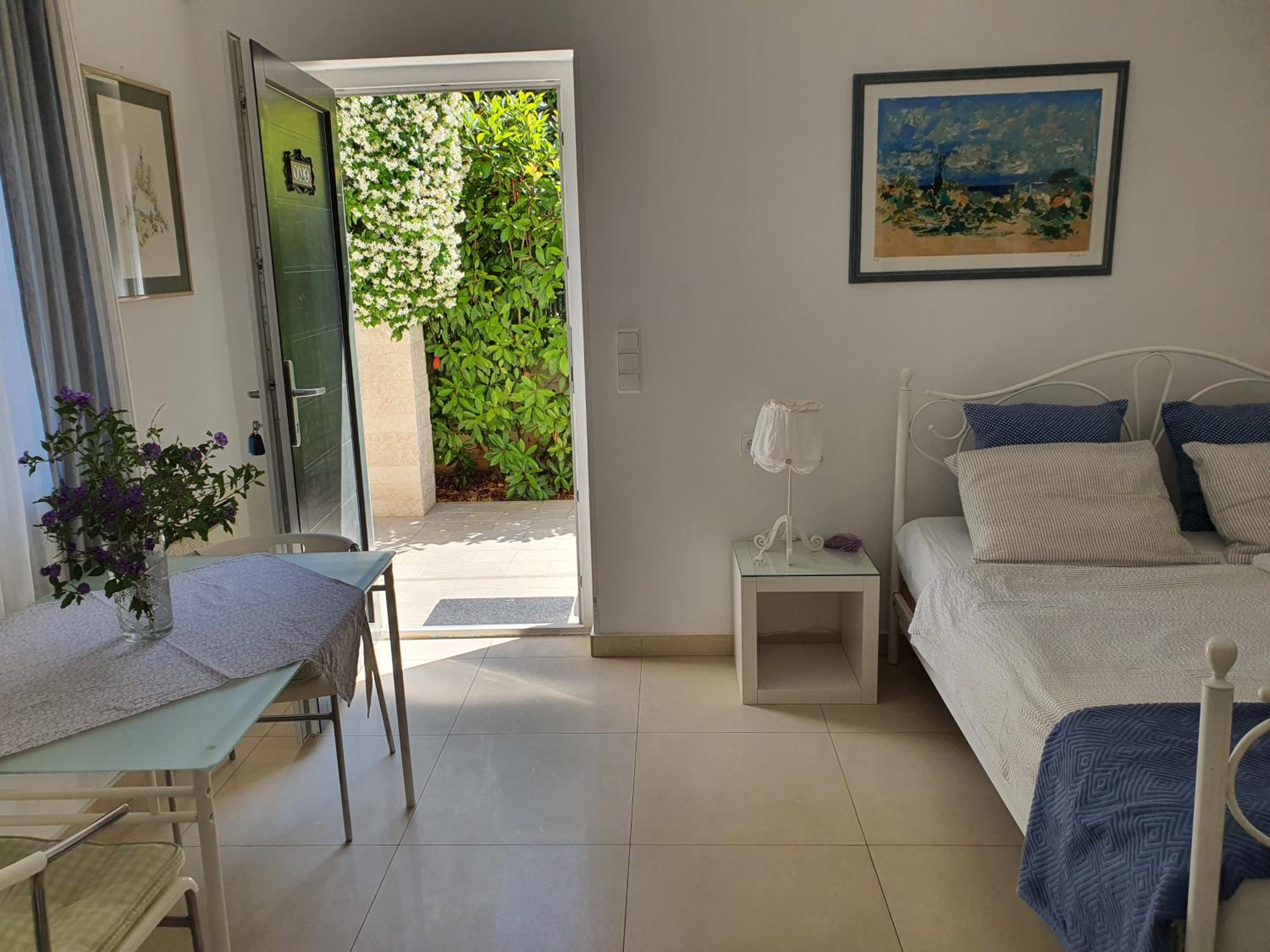Studio Apartment 2