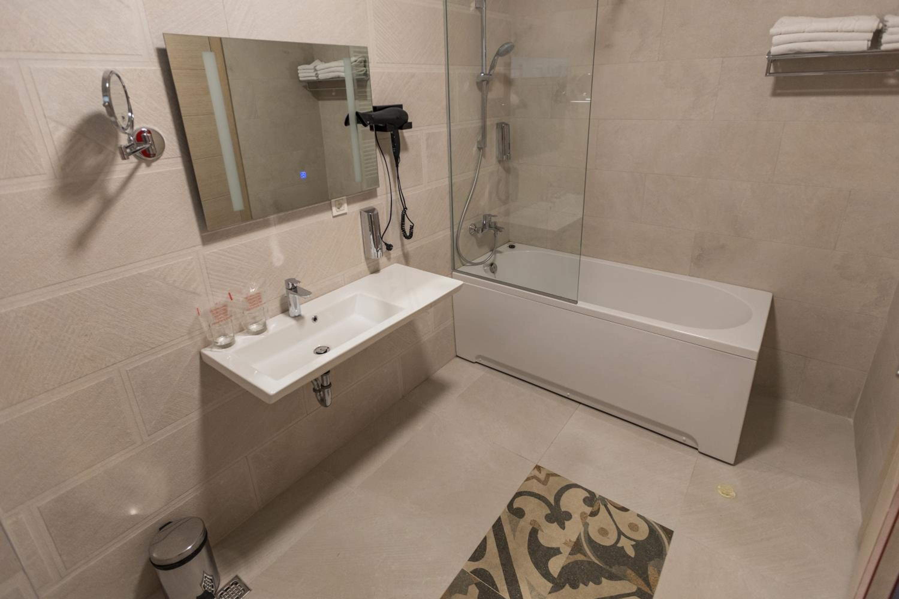 One-Bedroom Apartment - Photo 6