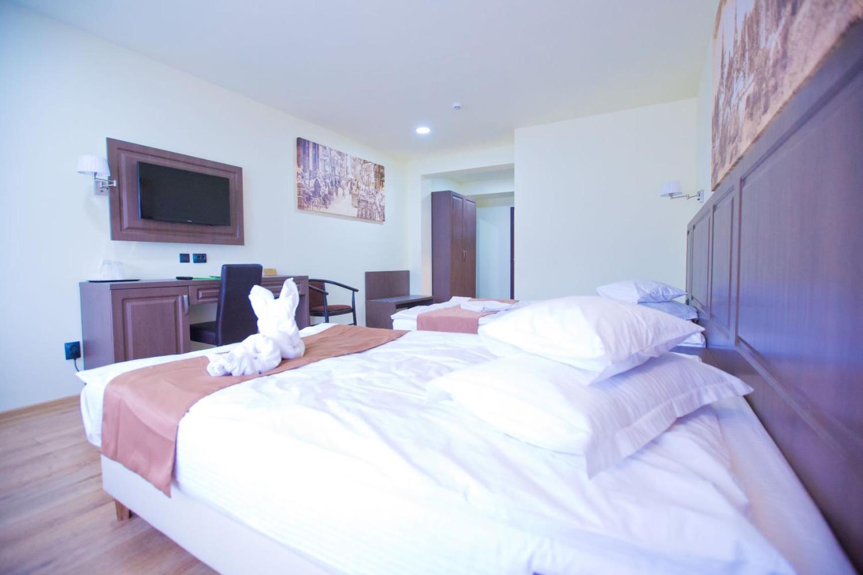 Superior Double or Twin Room - Photo 3