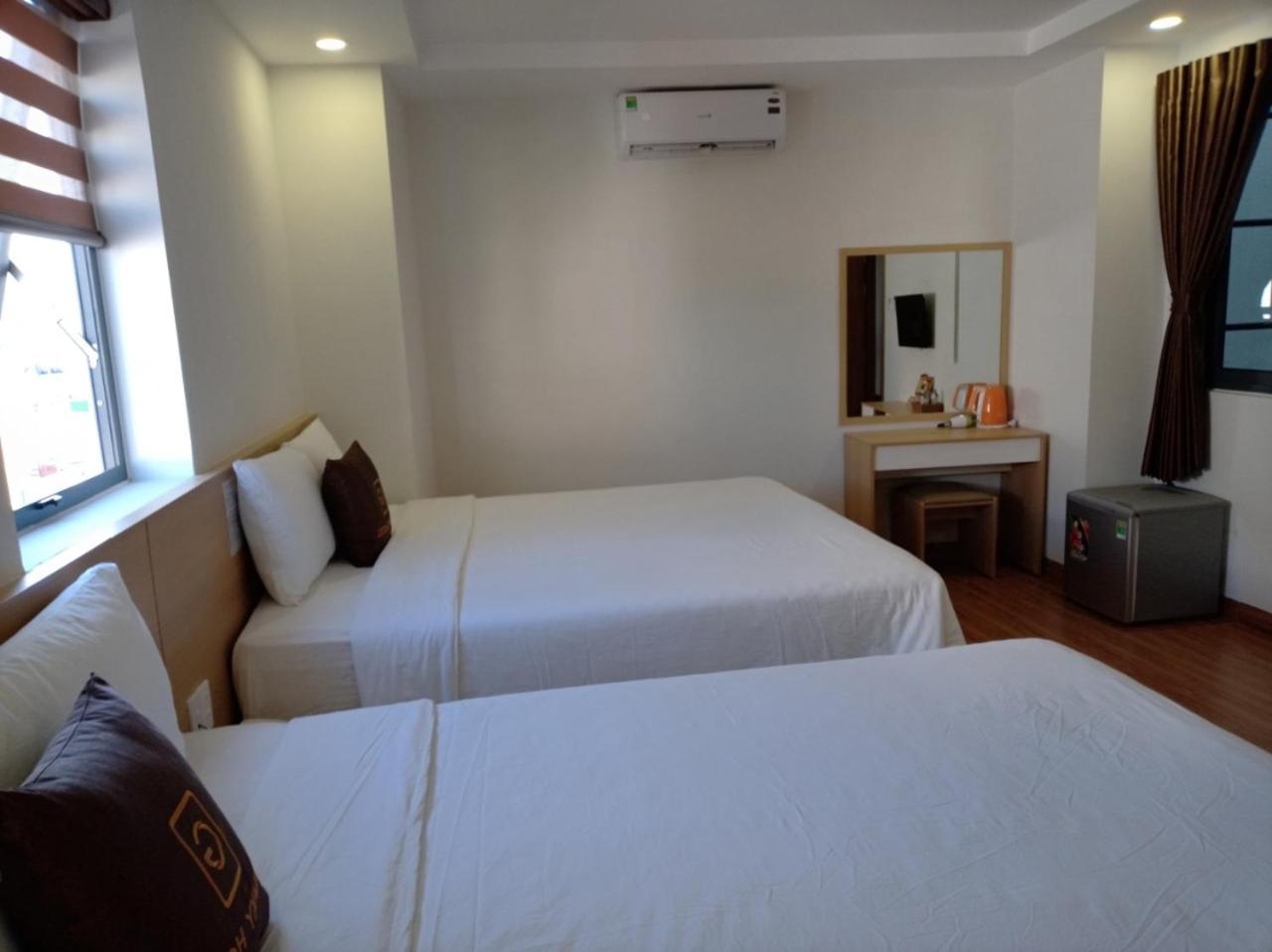 Deluxe Queen Room with Two Queen Beds - Photo 4