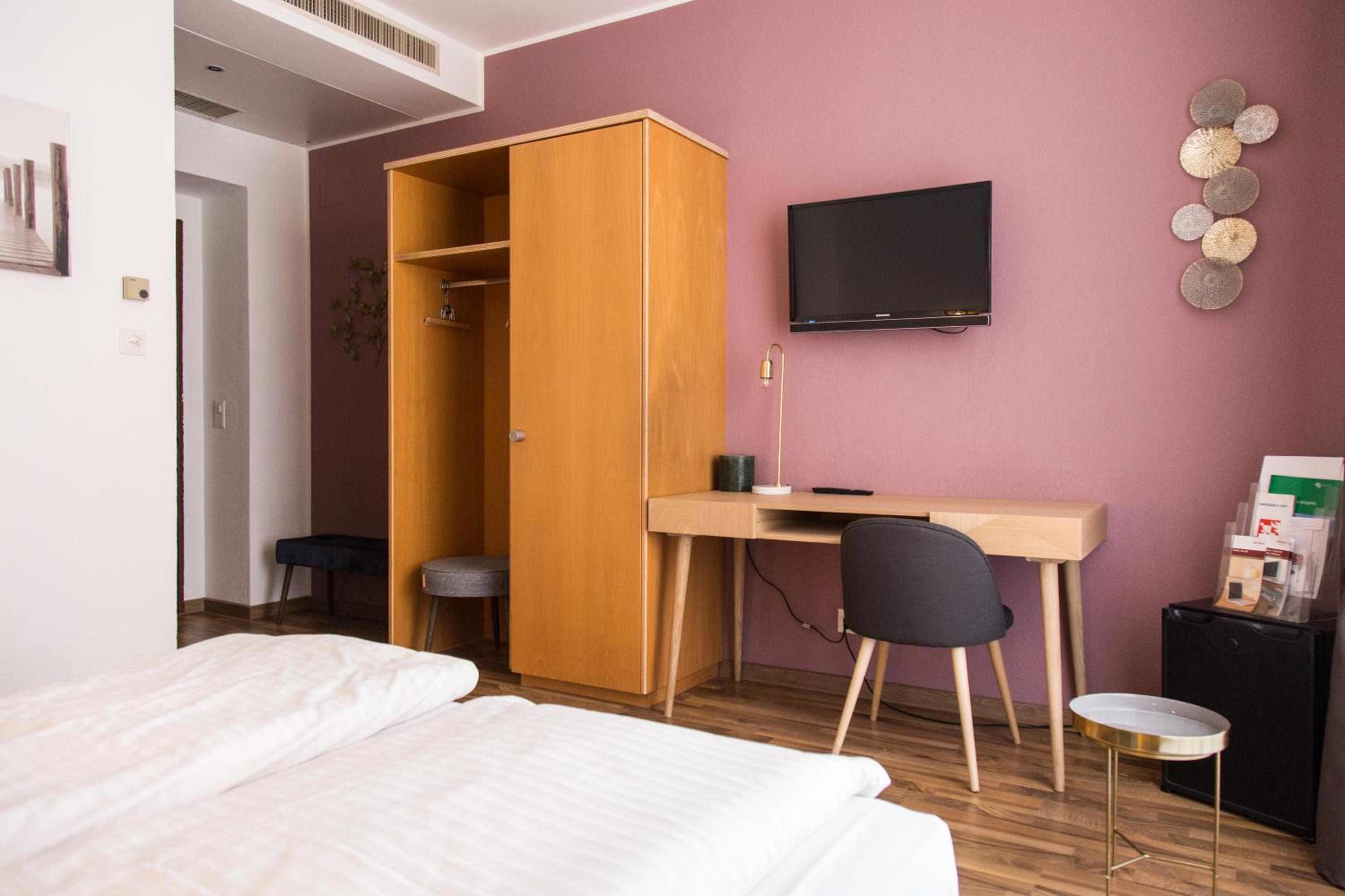 Standard Twin Room - Photo 3