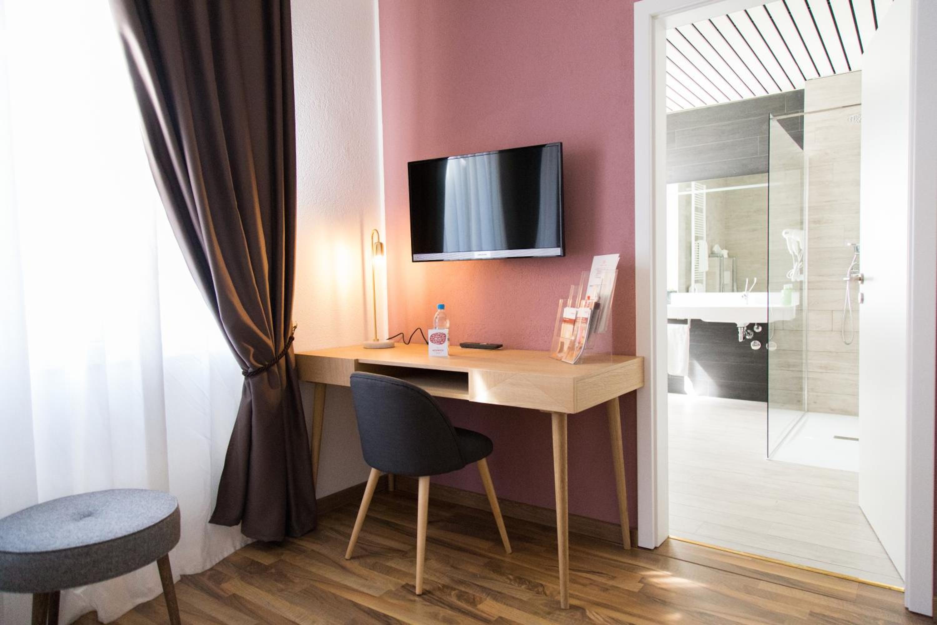Standard Twin Room - Photo 1