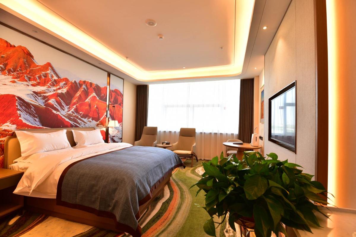 Queen Room photo 1
