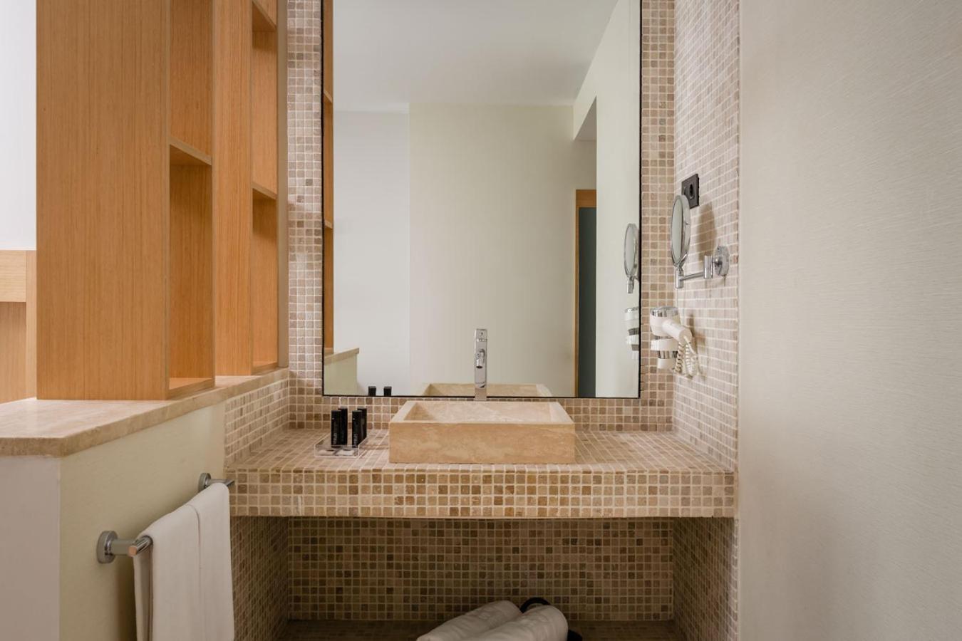 Habitación Familiar con Vista al Jardín (3 Adultos + 1 niño)