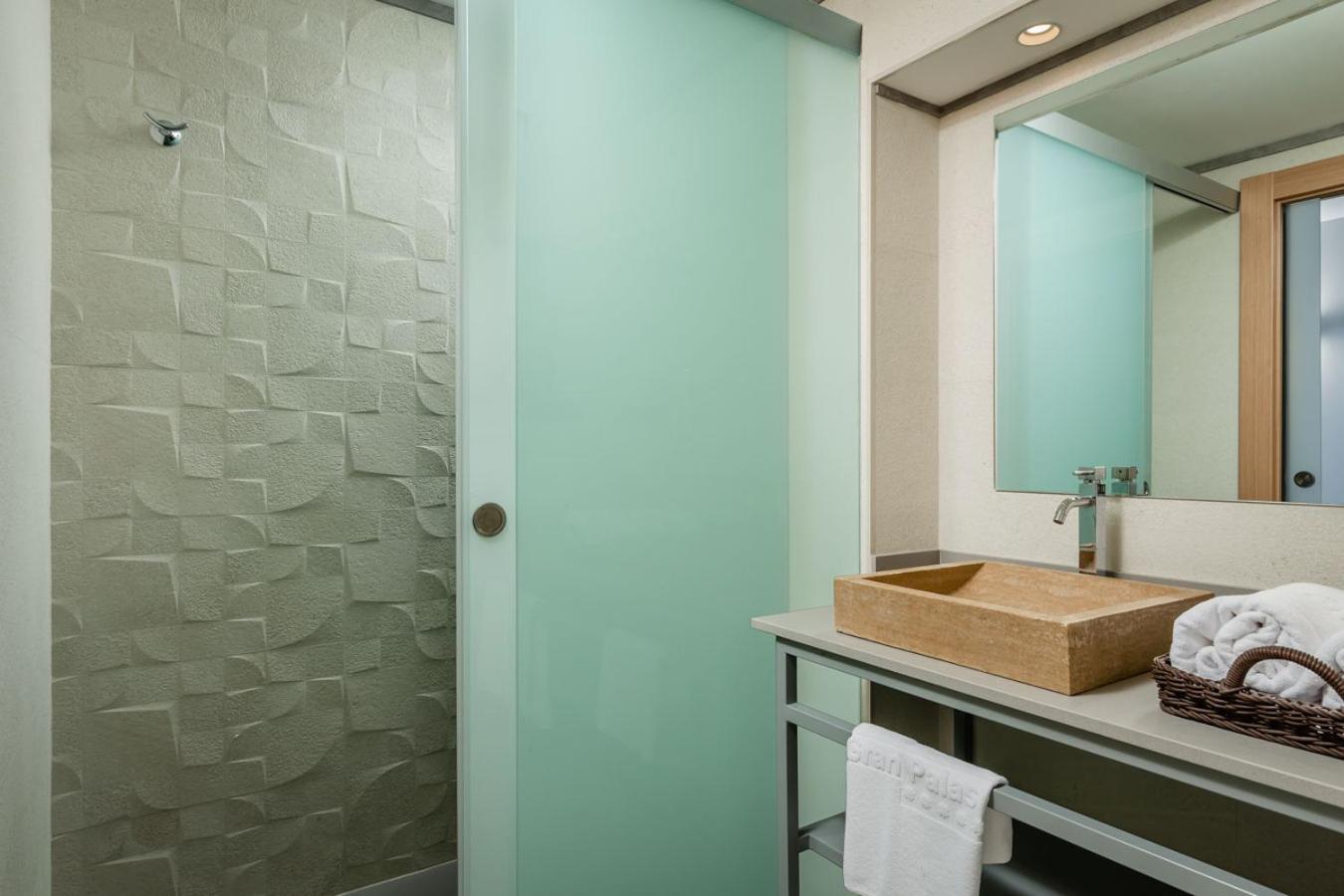 Habitación Familiar con Vista al Jardín (3 Adultos + 1 niño)