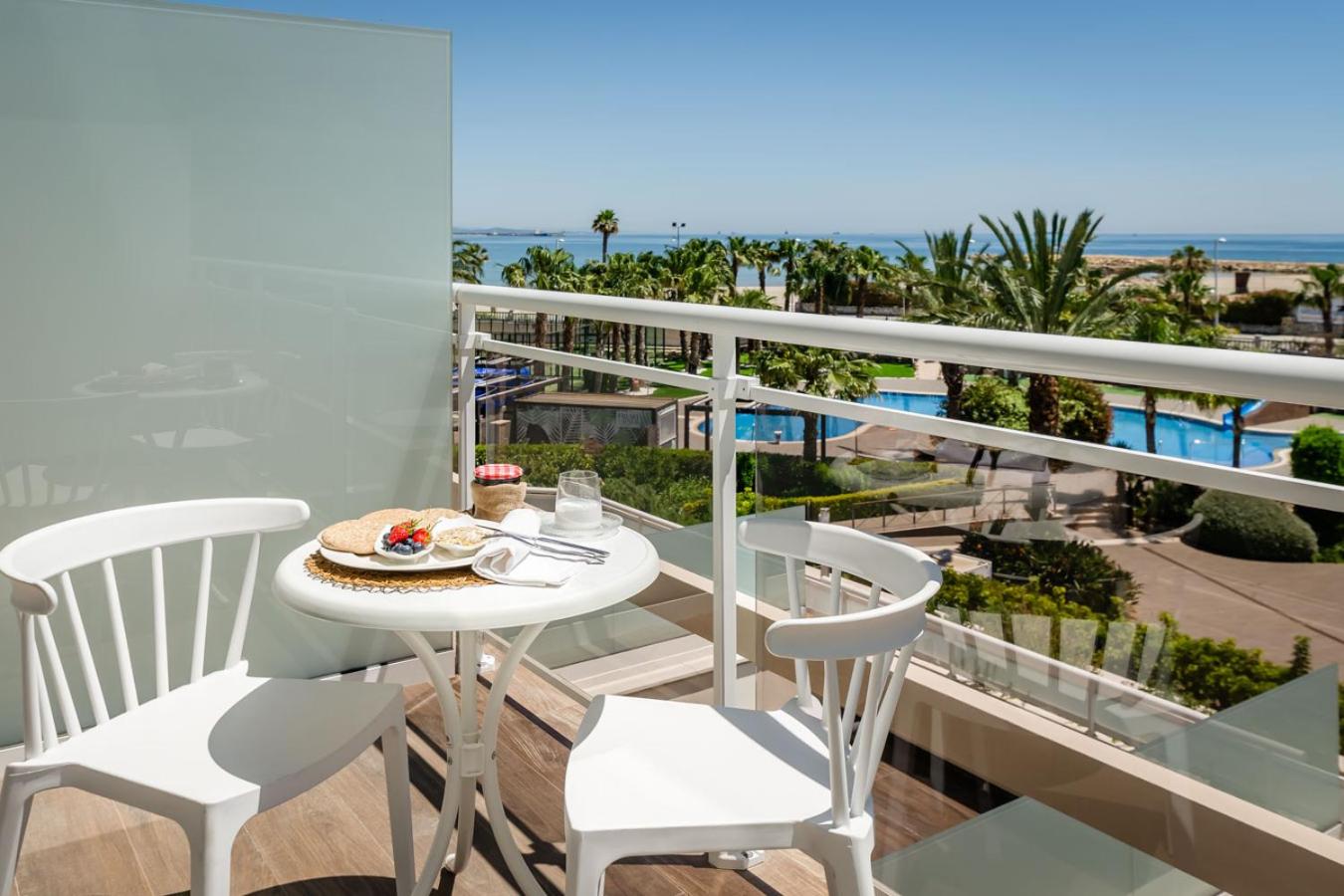Habitación Familiar con Vista al Mar (2 Adultos + 1 Niño)