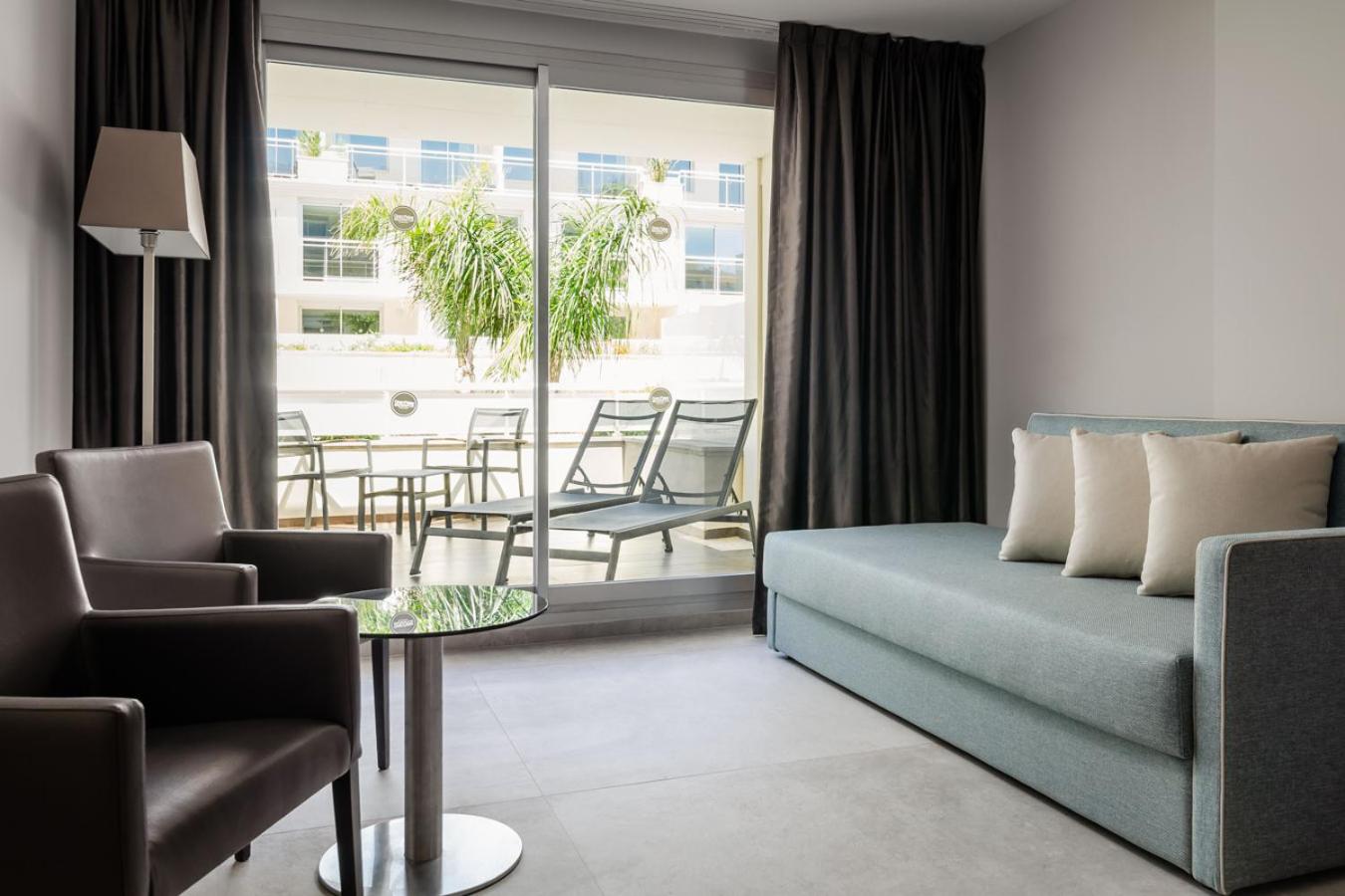 Family Room with Sea View (2 Adults + 1 Child)  