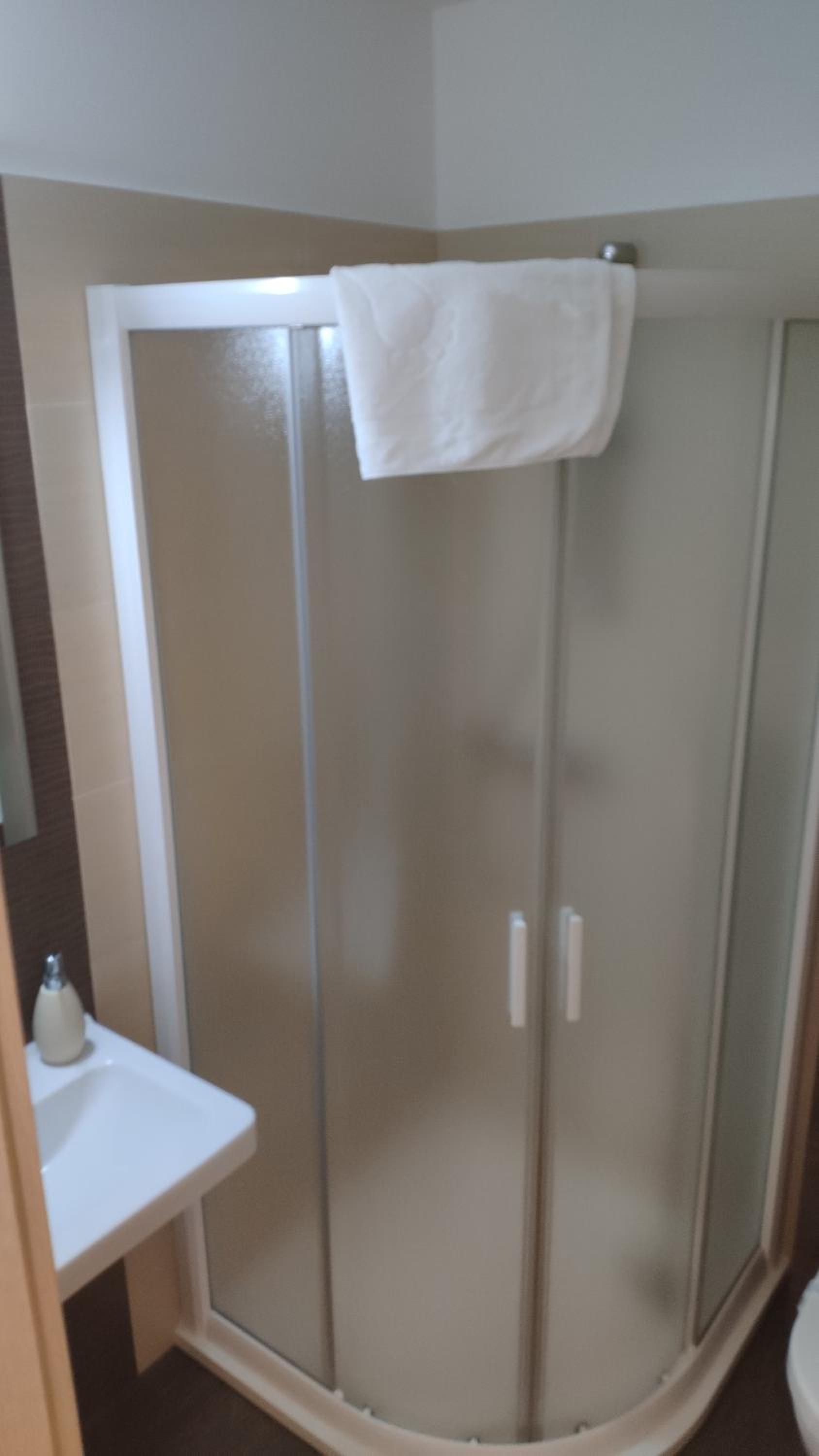 Double Room - Photo 6