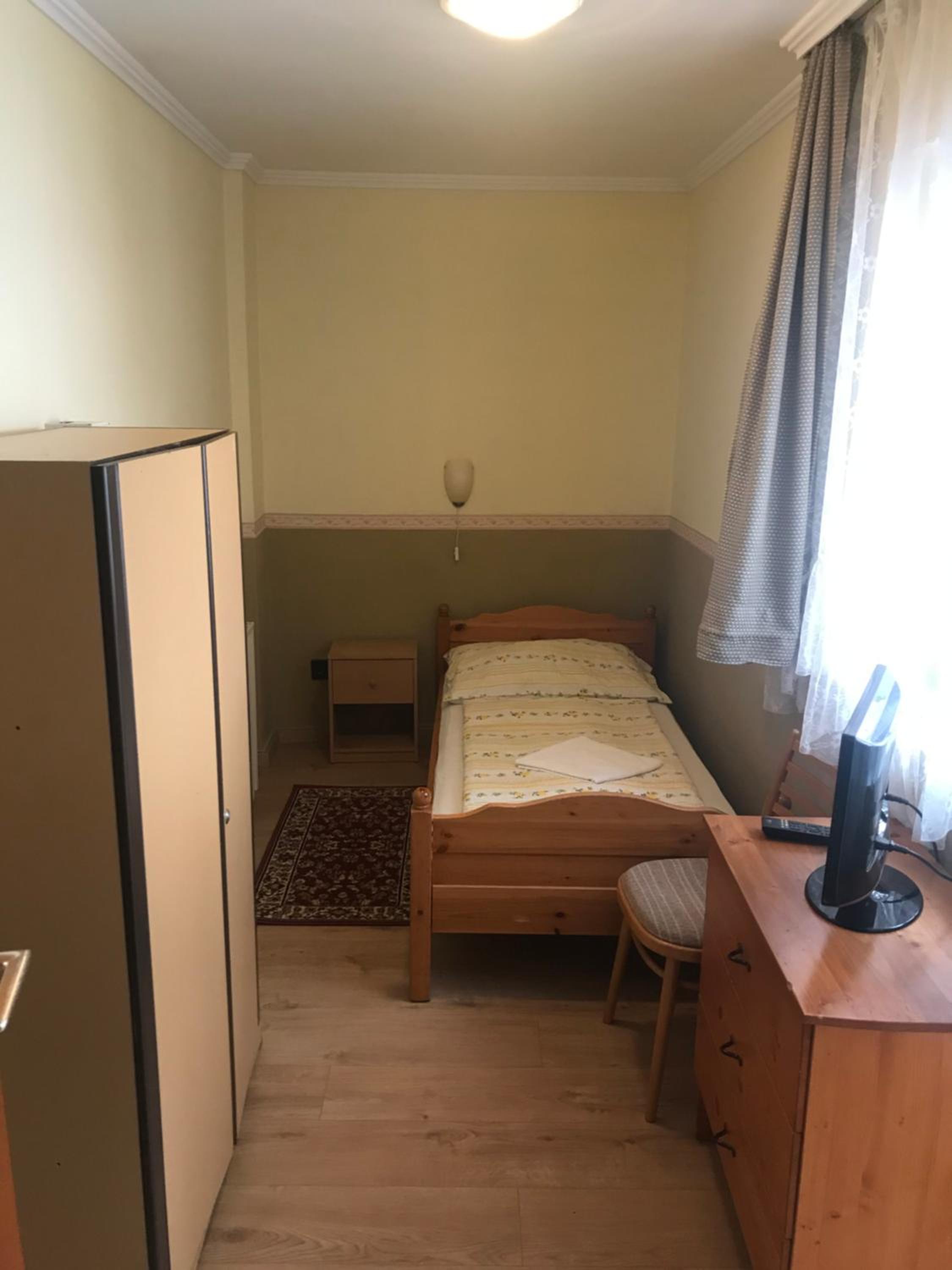 Single Room with Bathroom photo 1