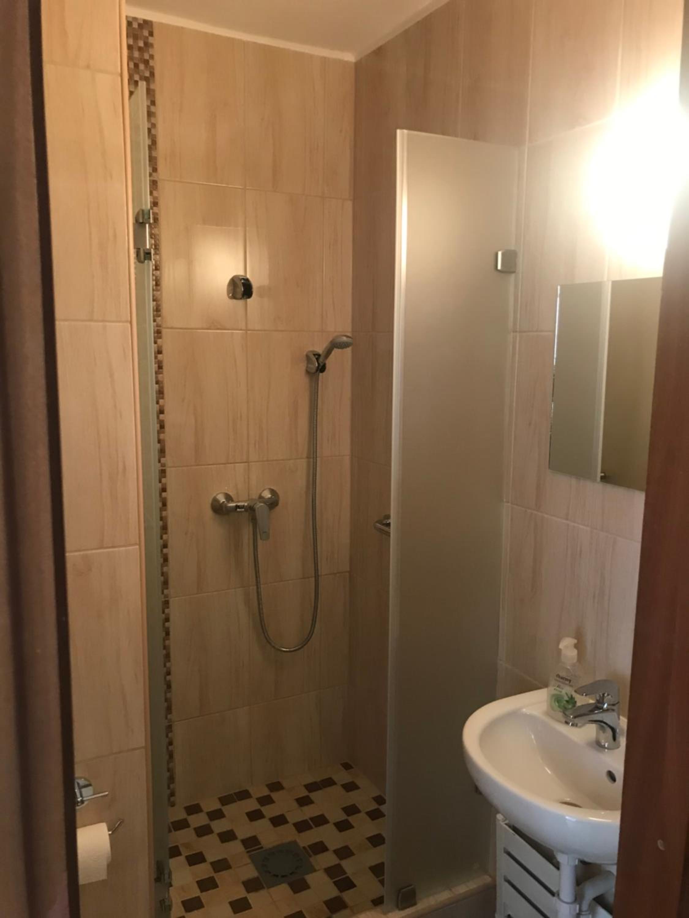 Single Room with Bathroom photo 2