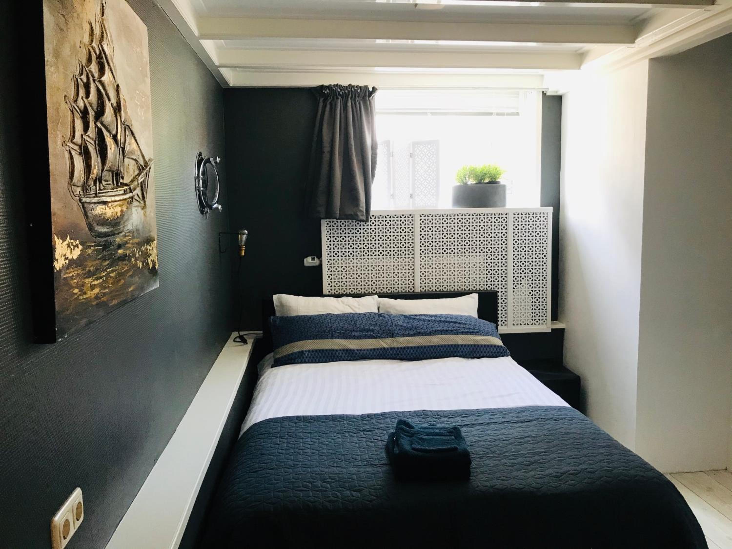 Large Single Room photo 1