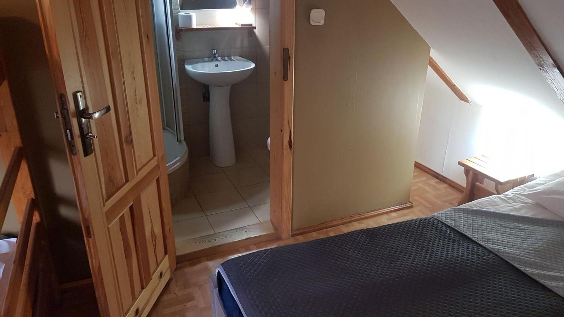 Family Room (5 Adults) with Private Bathroom photo 2
