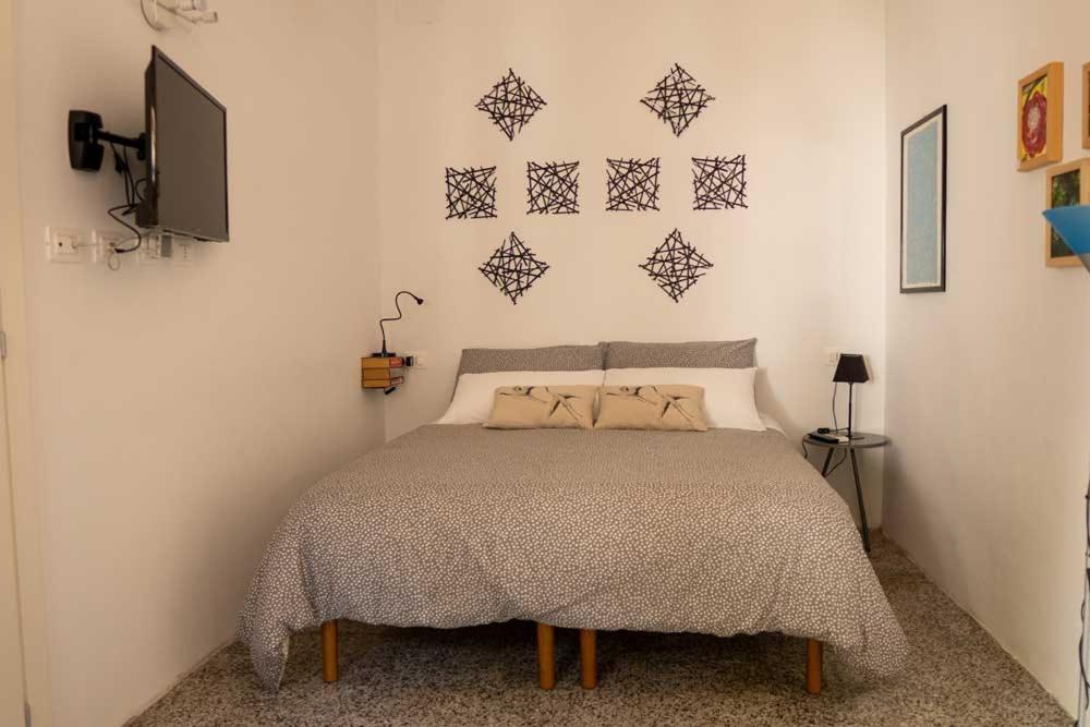 Deluxe Double Room (2 Adults + 1 Child) - Photo 2