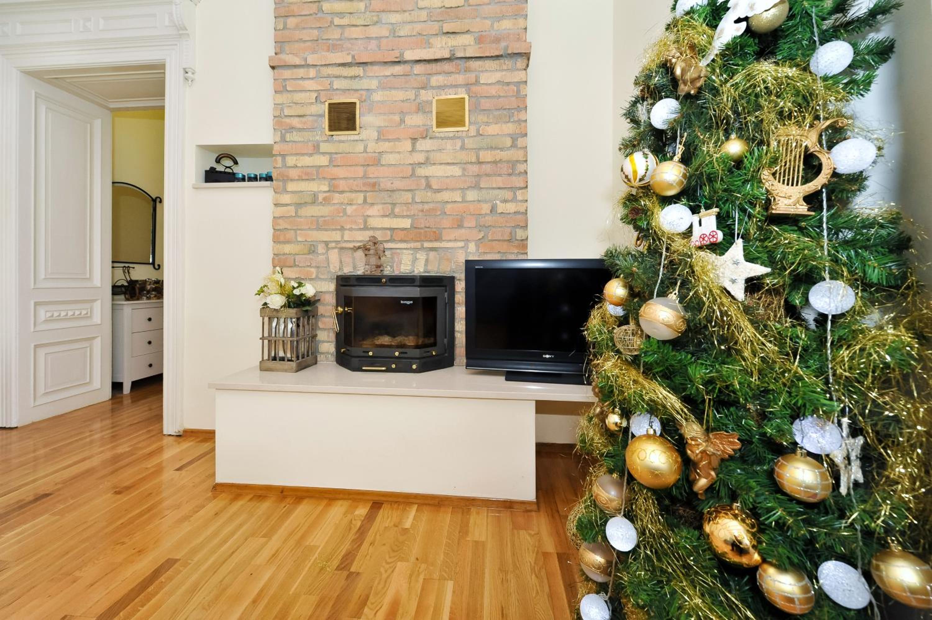 Two-Bedroom Apartment with Terrace and Garden View