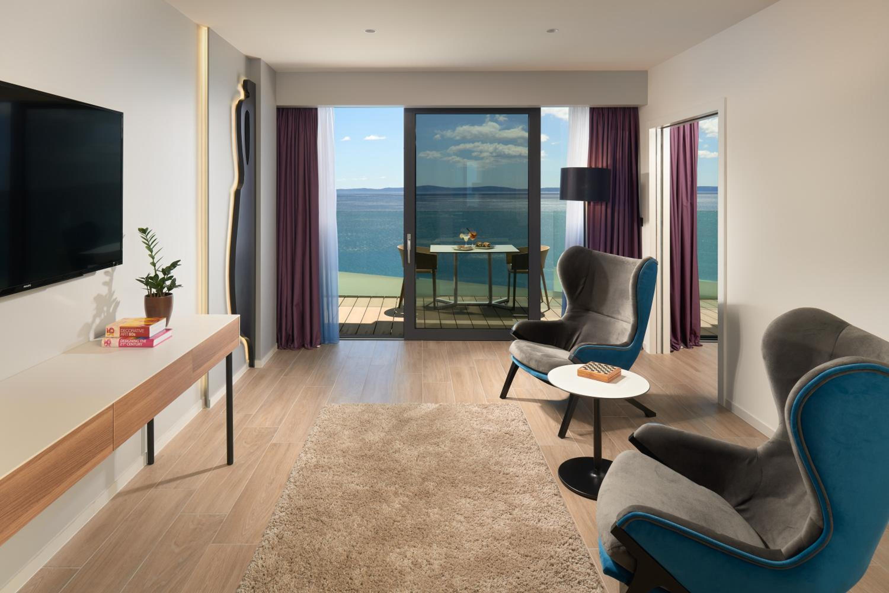 Executive Suite - Photo 3