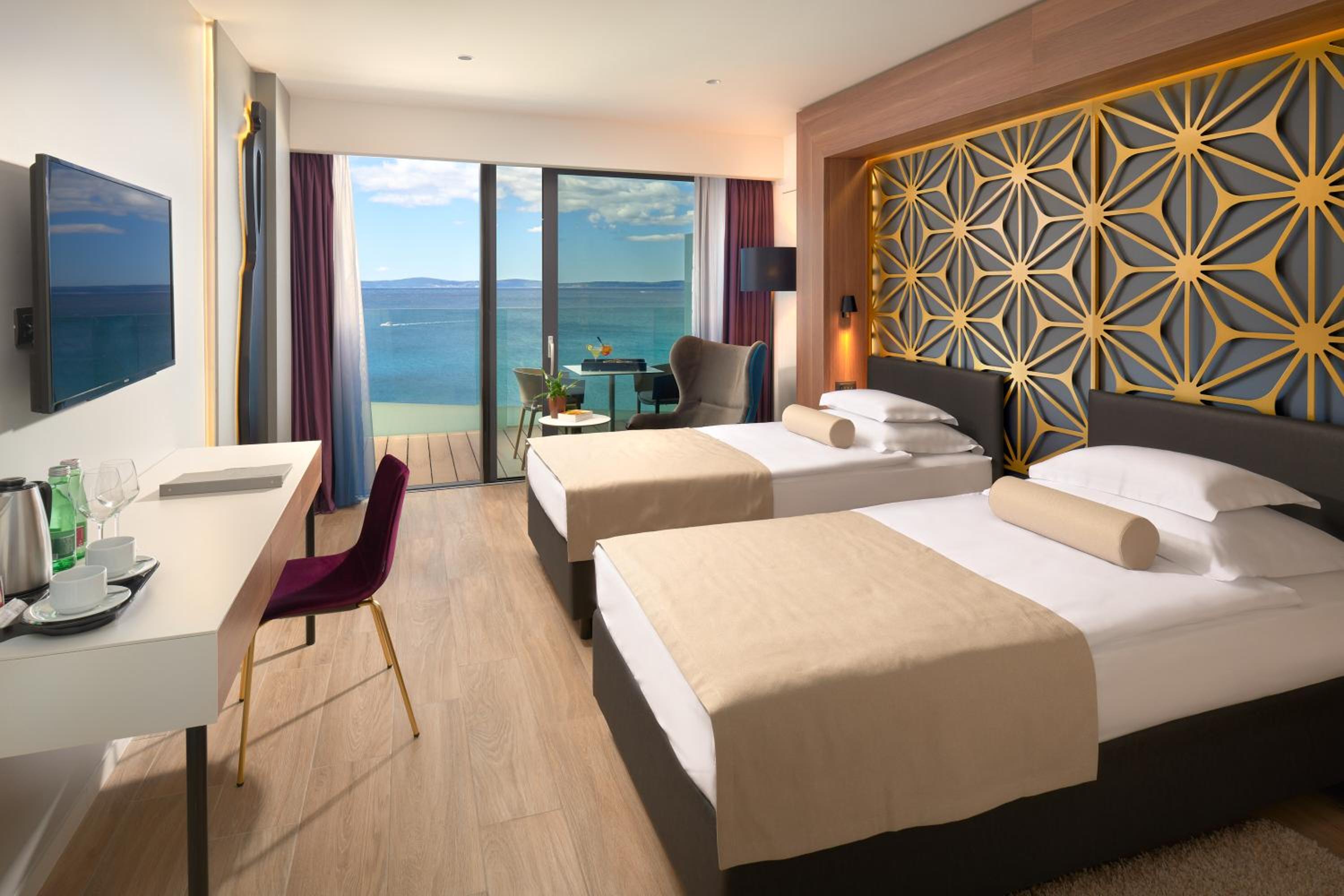 Superior Double or Twin Room with Sea View - Photo 3