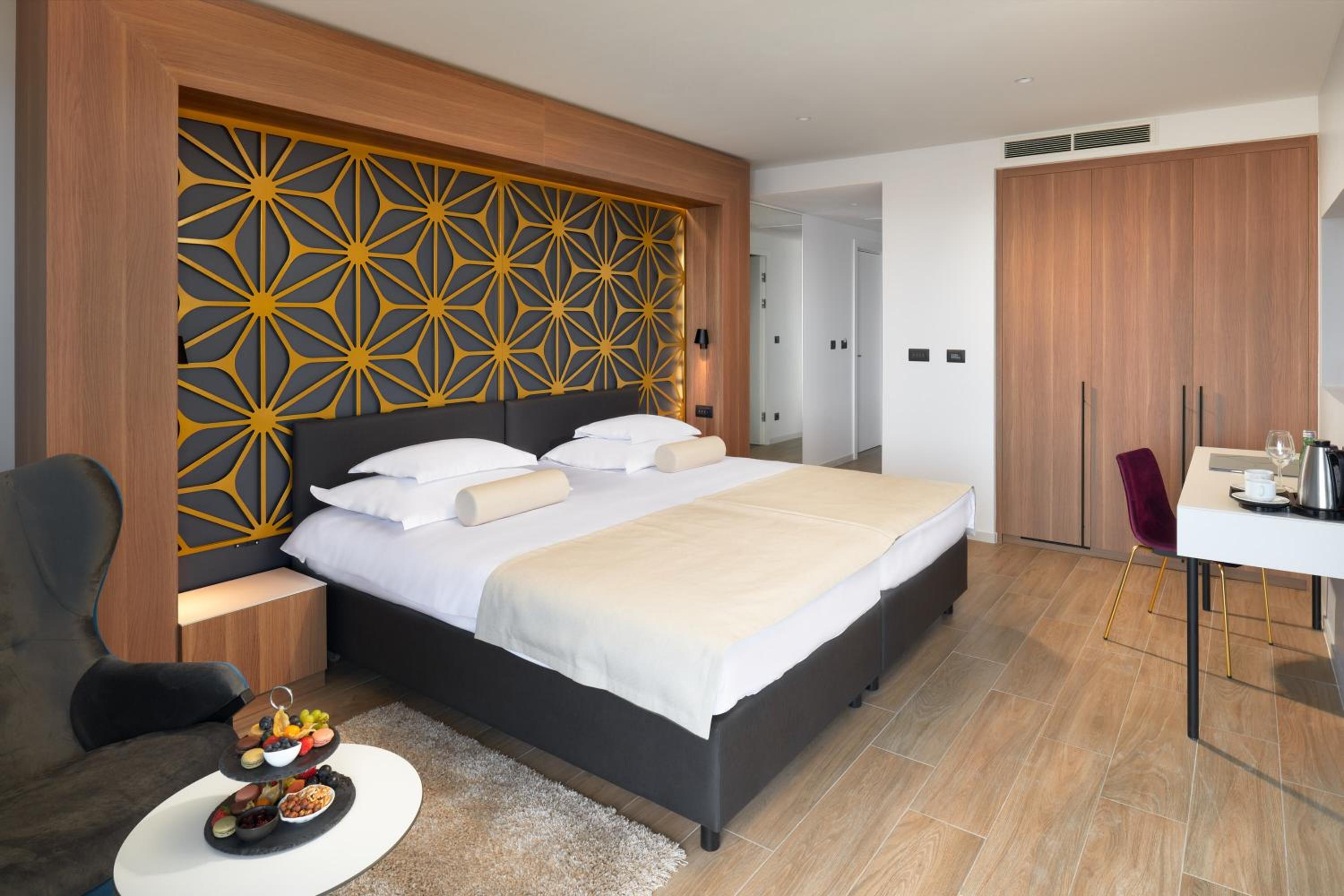 Deluxe Double or Twin Room with Sea View - Photo 4