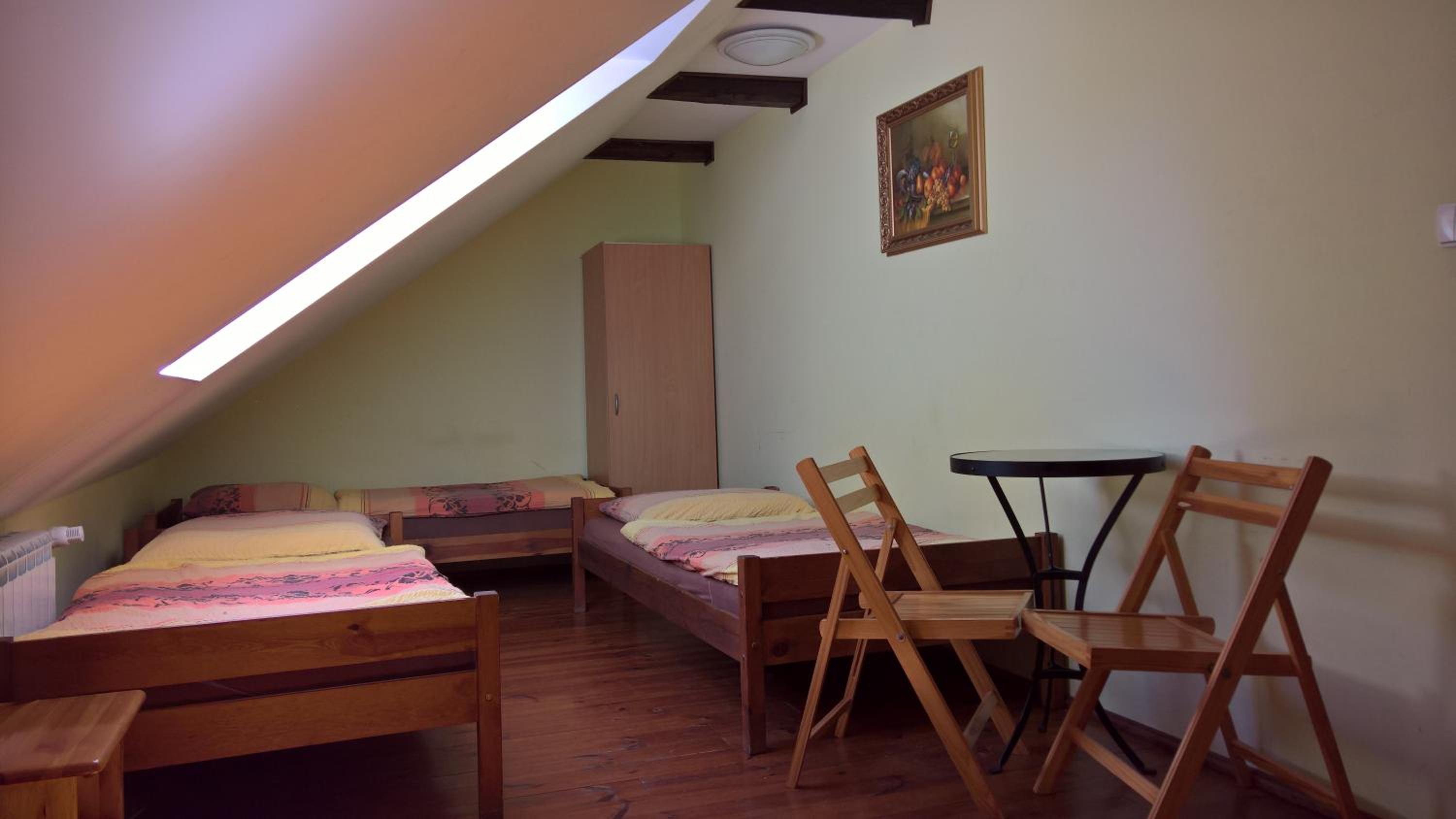 Triple Room with Private Bathroom - Photo 2