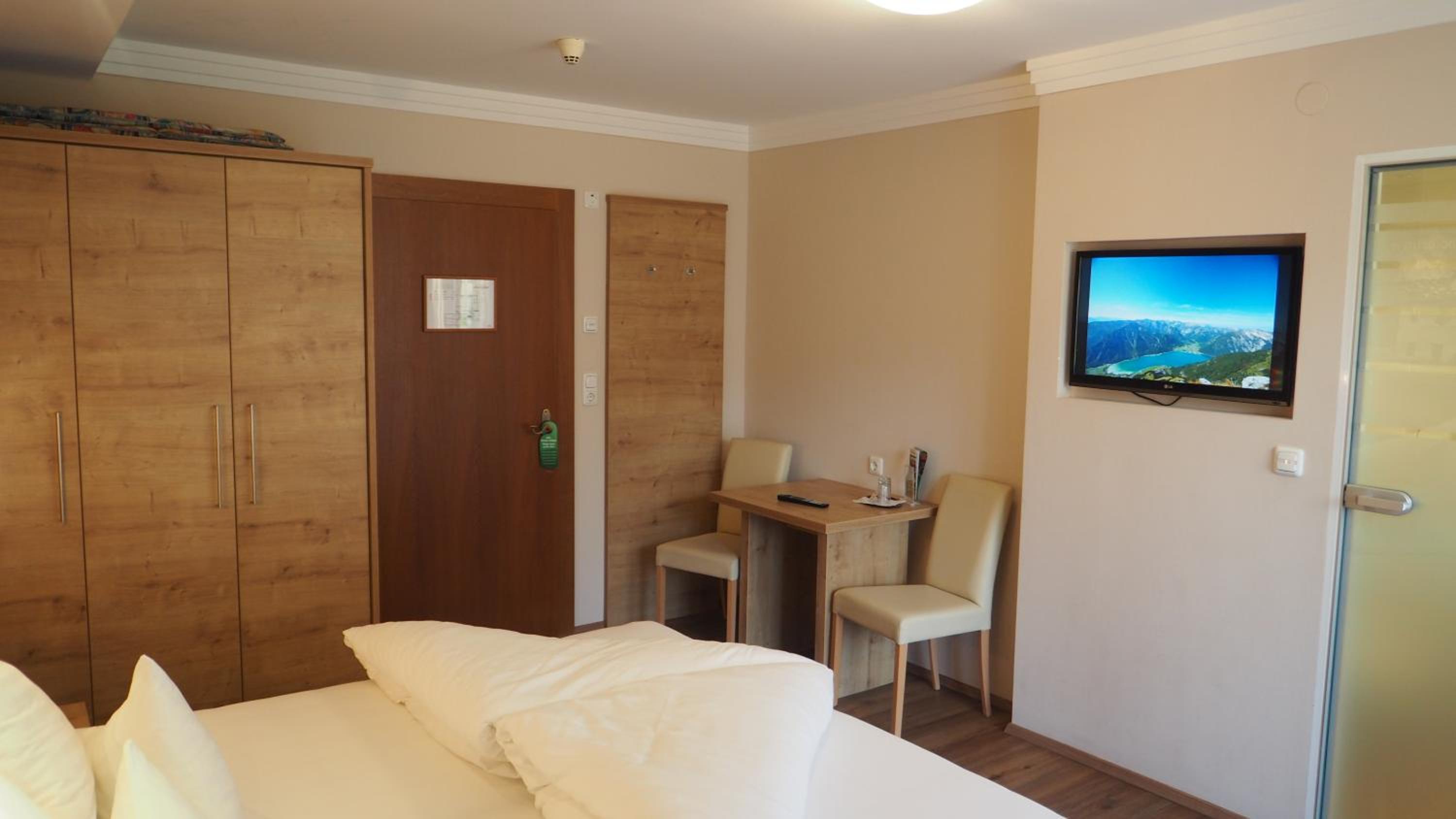 Comfort Double Room with Lake View 1