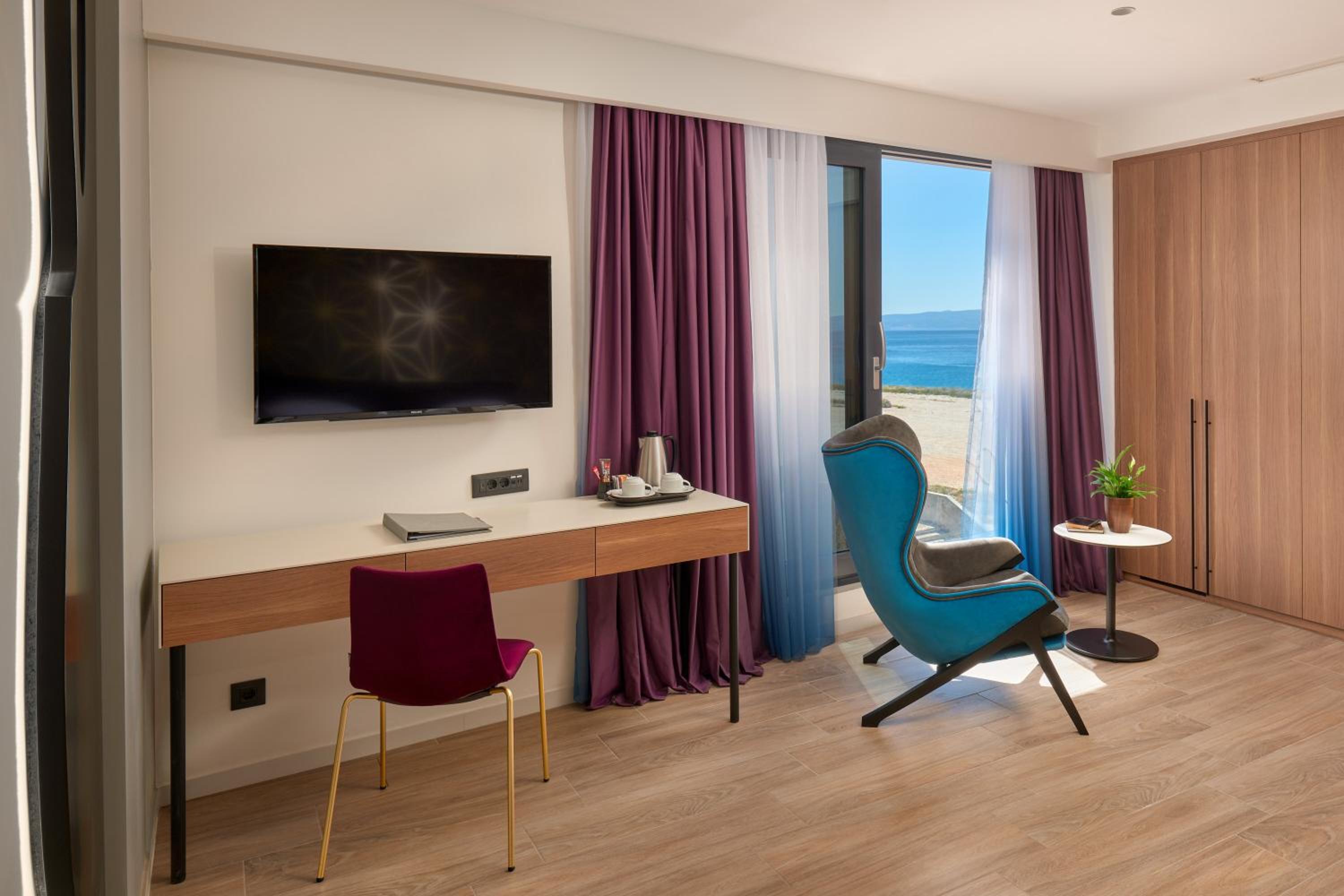 Standard Double or Twin Room with Sea View - Photo 6