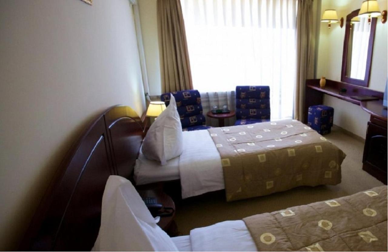 Twin Room with Balcony - Photo 3