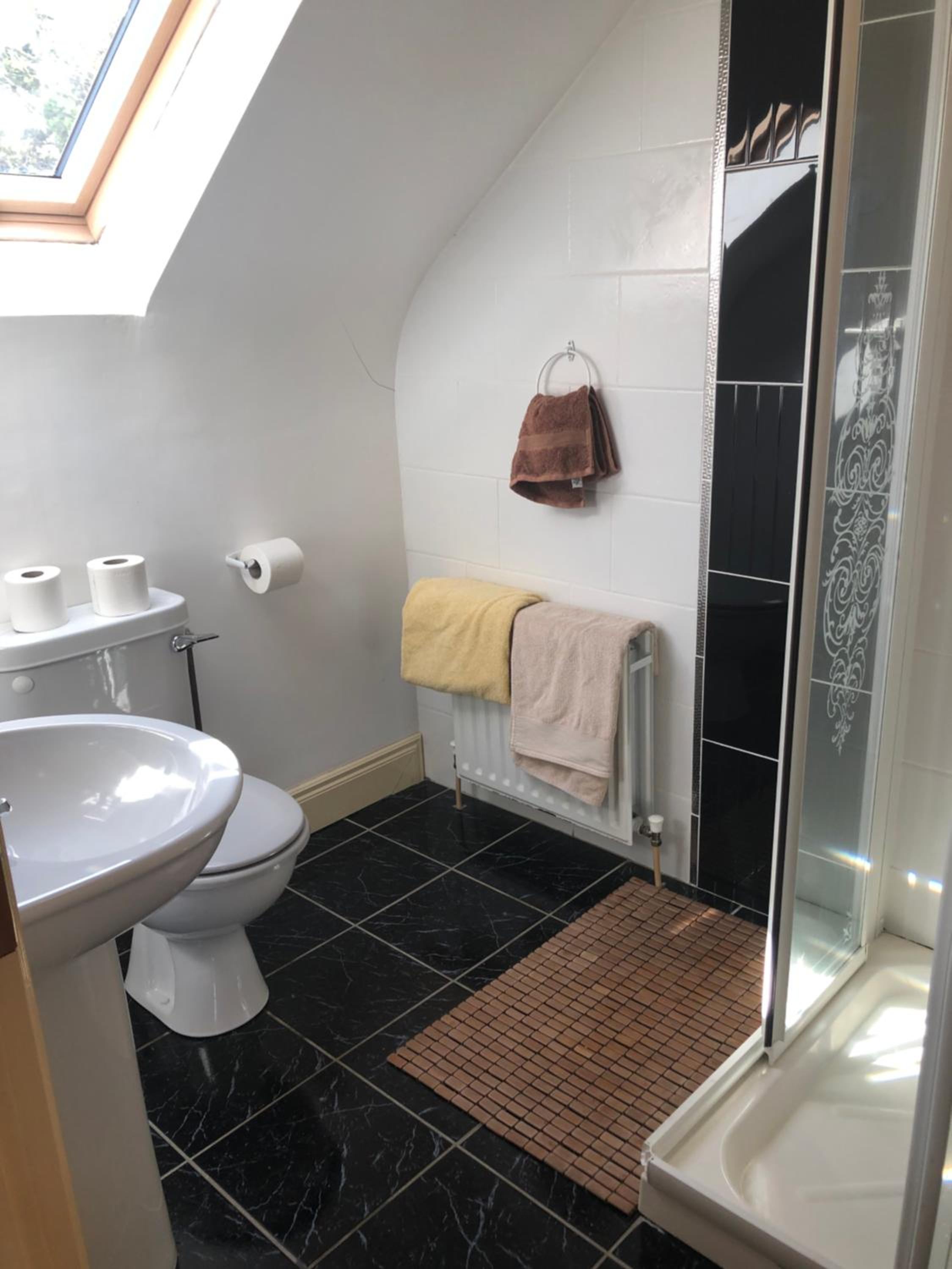 Four-Bedroom House - Photo 23