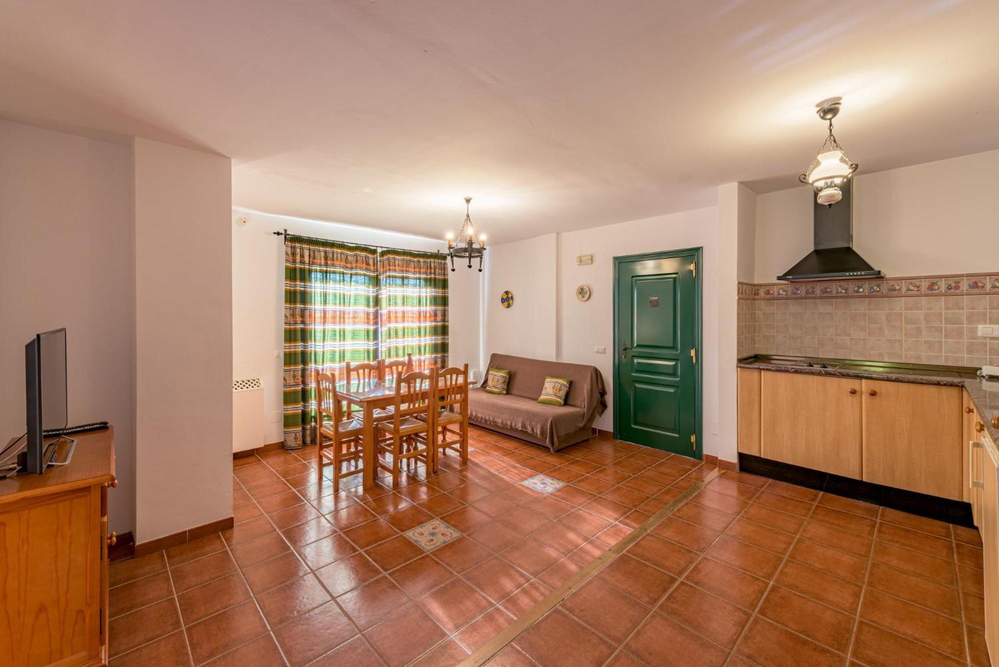 Superior One-Bedroom Apartment (2-3 Adults) photo 3