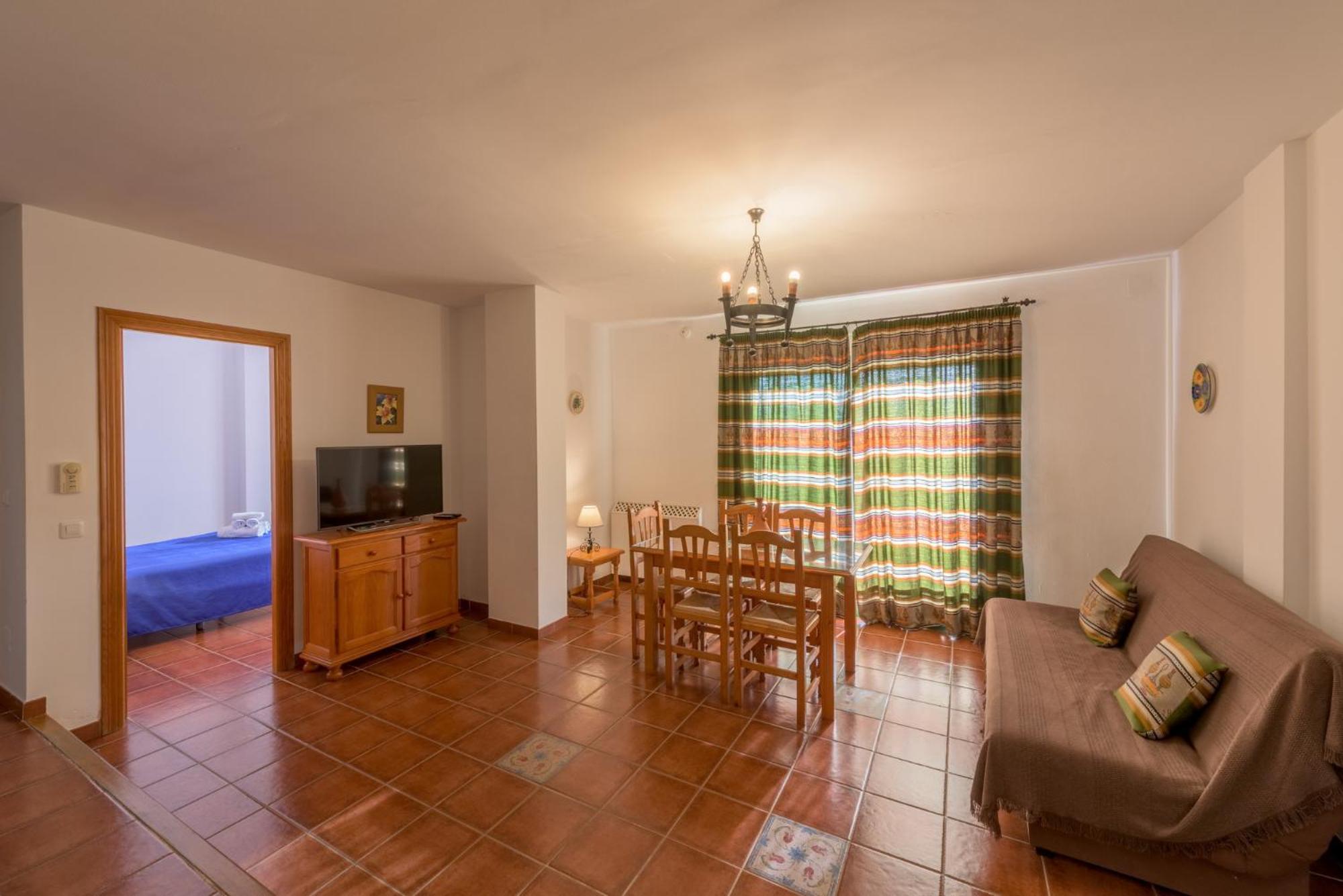 Superior One-Bedroom Apartment (2-3 Adults) photo 2