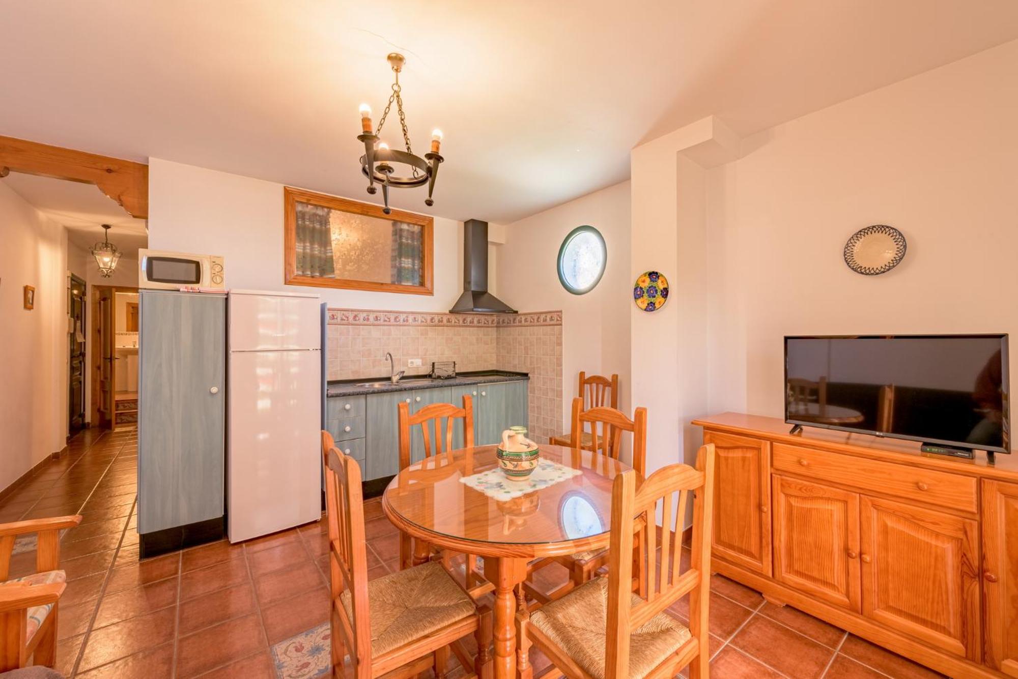 Standard Two-Bedroom Apartment (4 - 5 Adults) photo 2