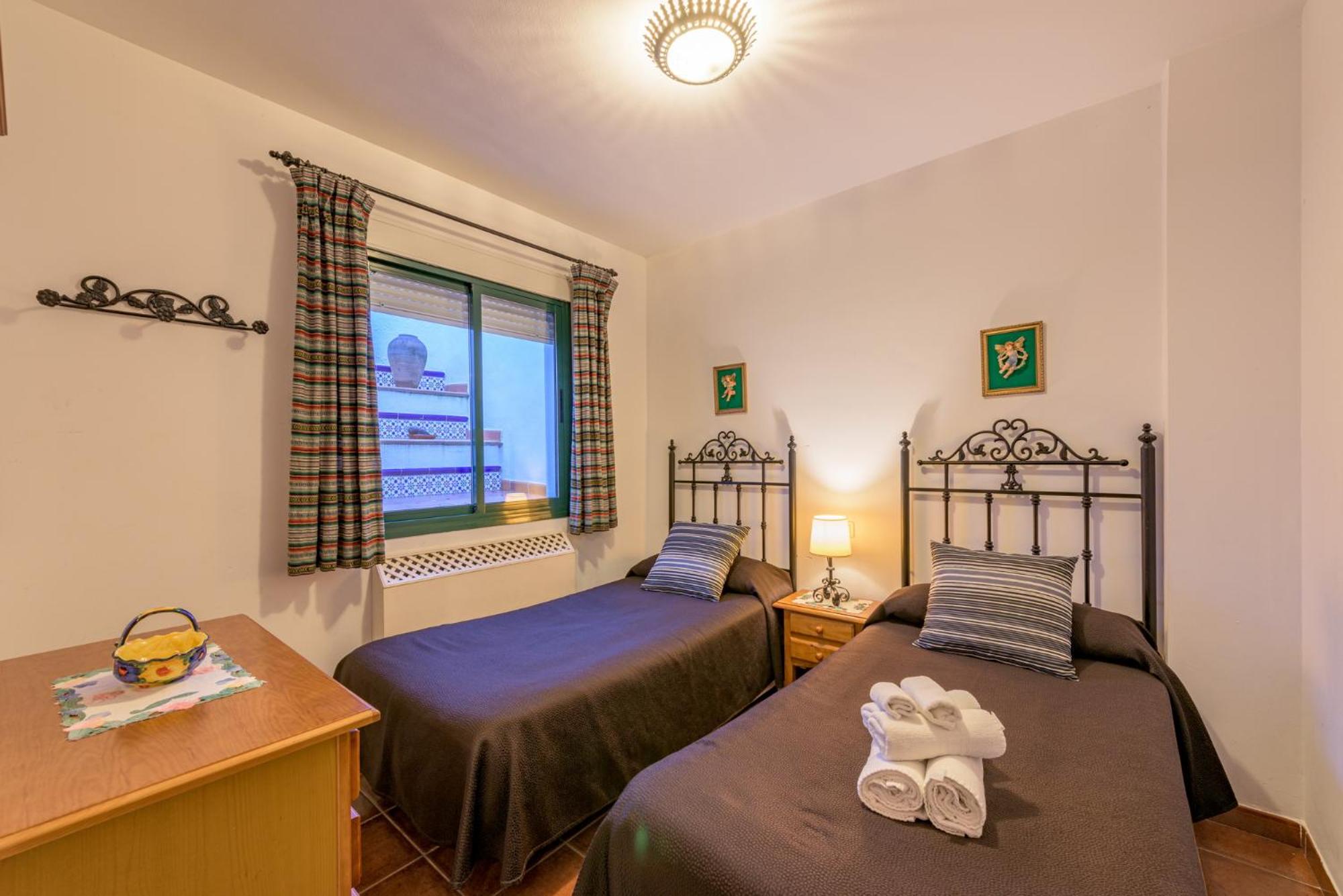 Standard Two-Bedroom Apartment (4 - 5 Adults) photo 3