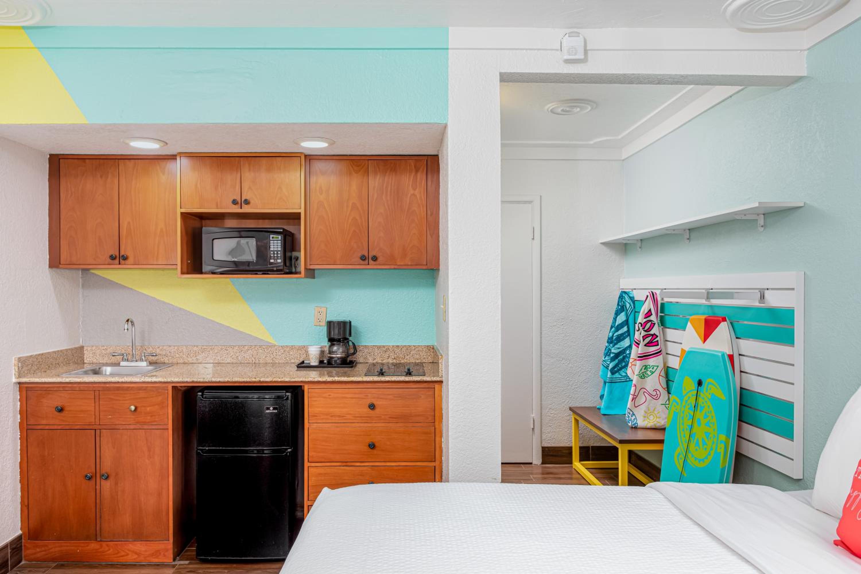 Deluxe Queen Room with Two Queen Beds Street View - Photo 1