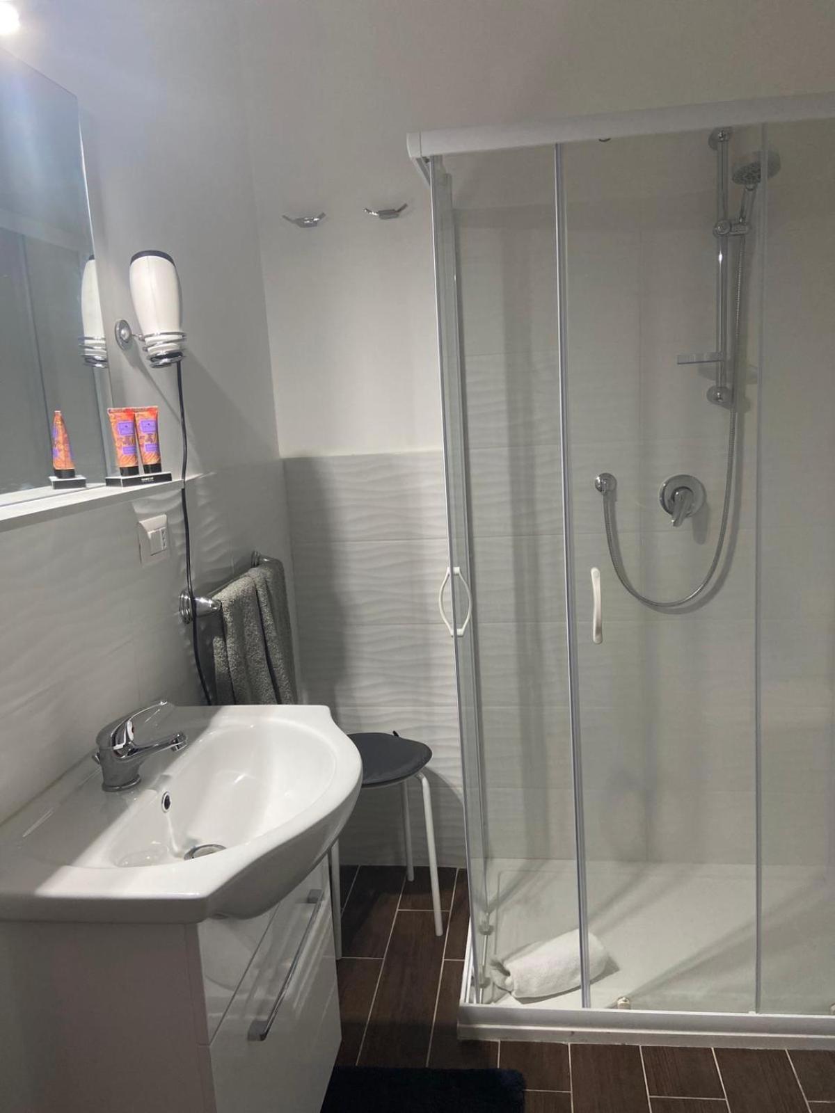 Triple Room with Private Bathroom - Photo 7