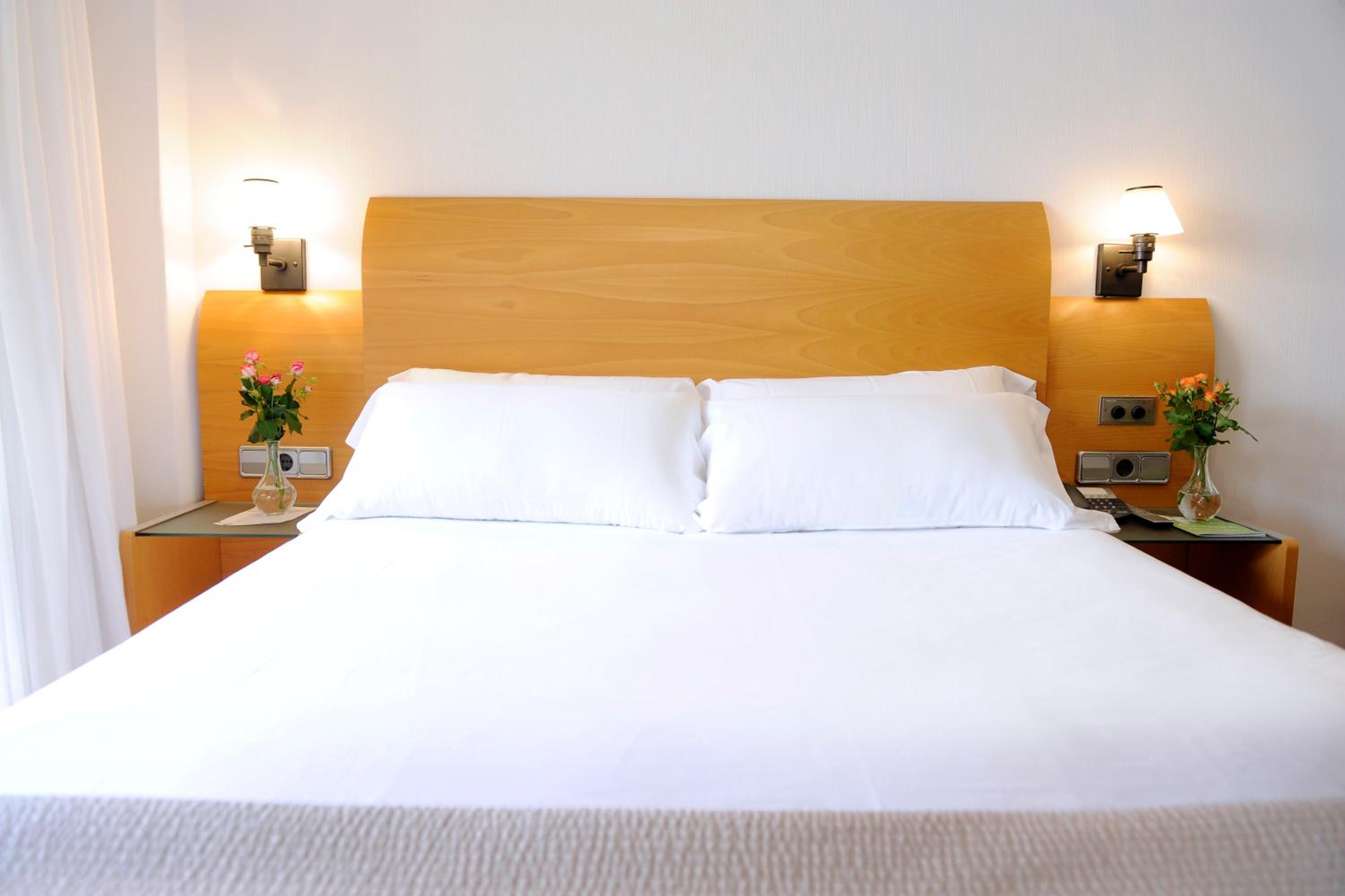 Double or Twin Room - Photo 9