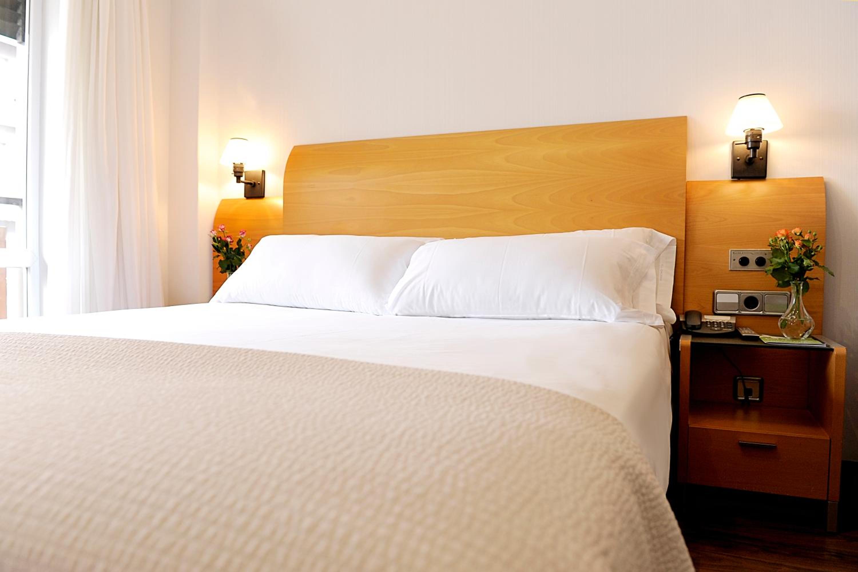 Double or Twin Room - Photo 10