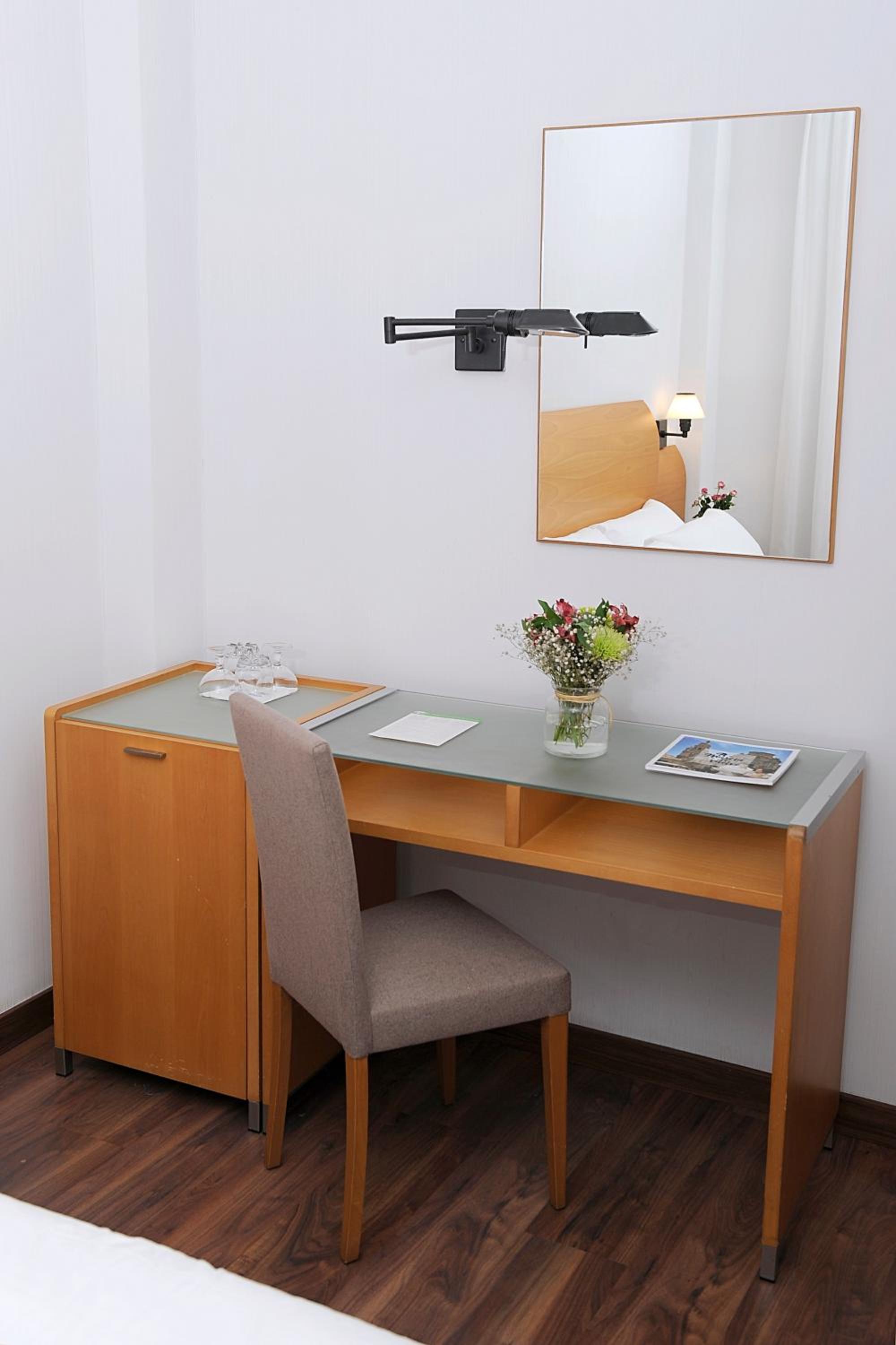 Double or Twin Room - Photo 4