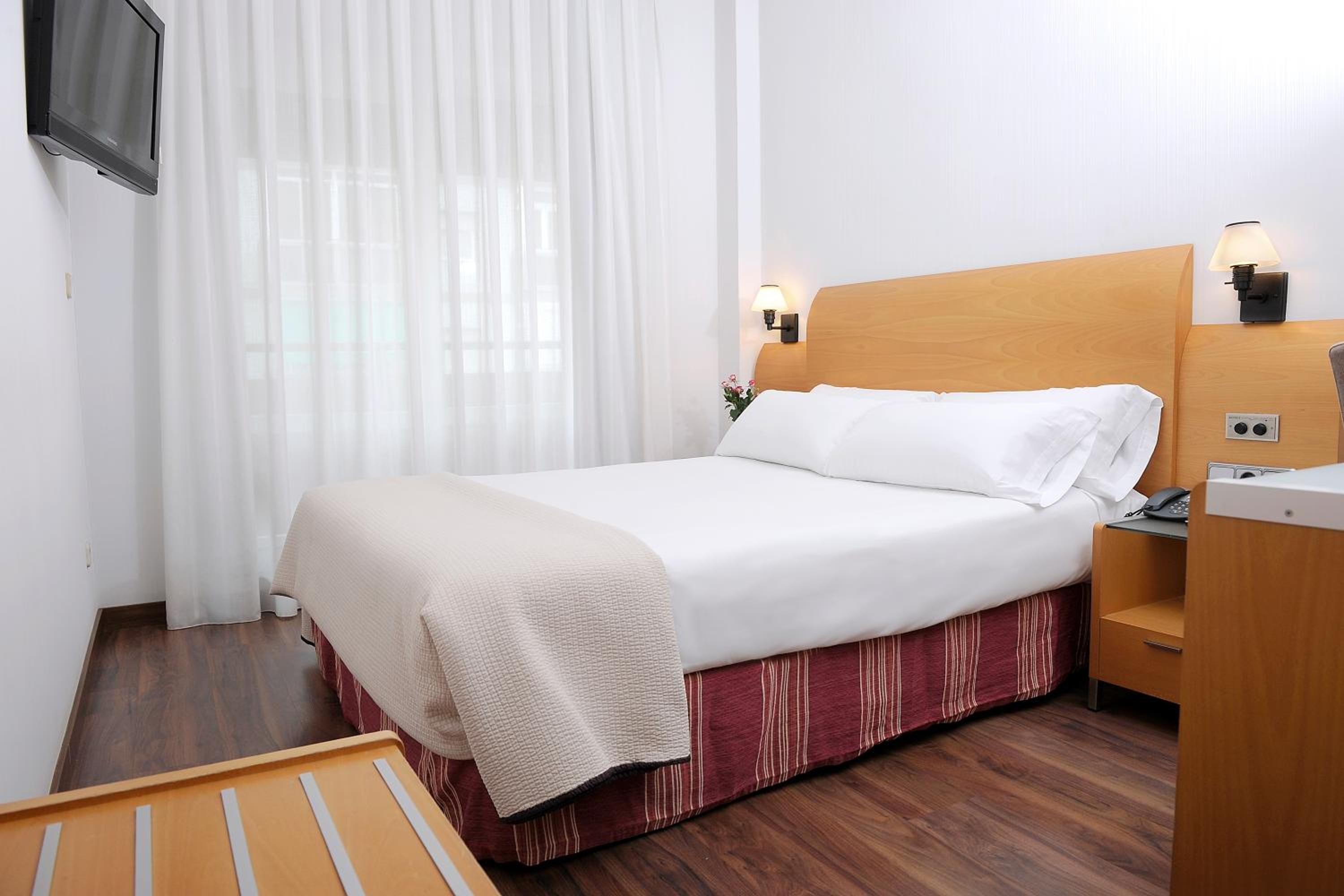 Double or Twin Room - Photo 12