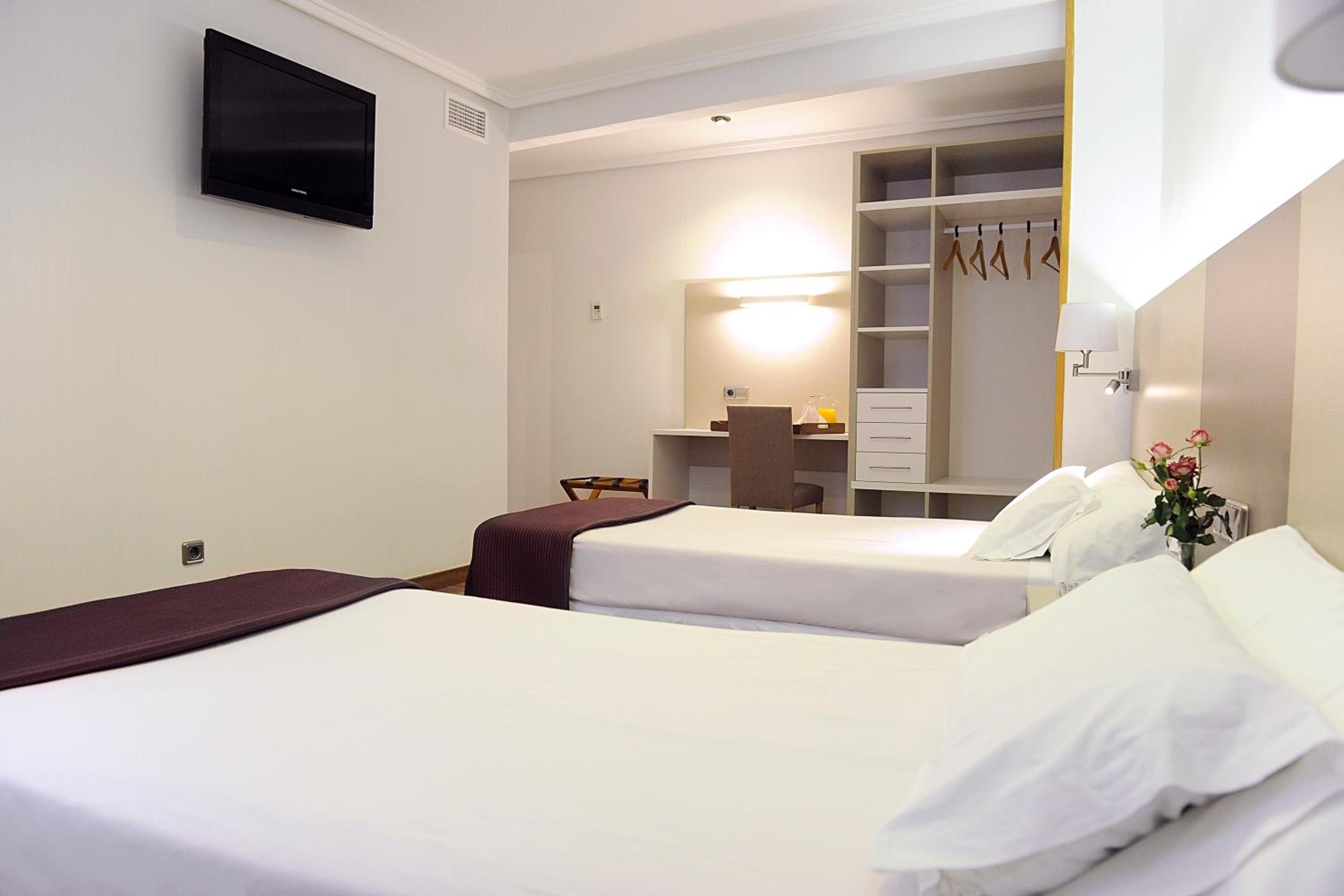 Classic Triple Room - Photo 1