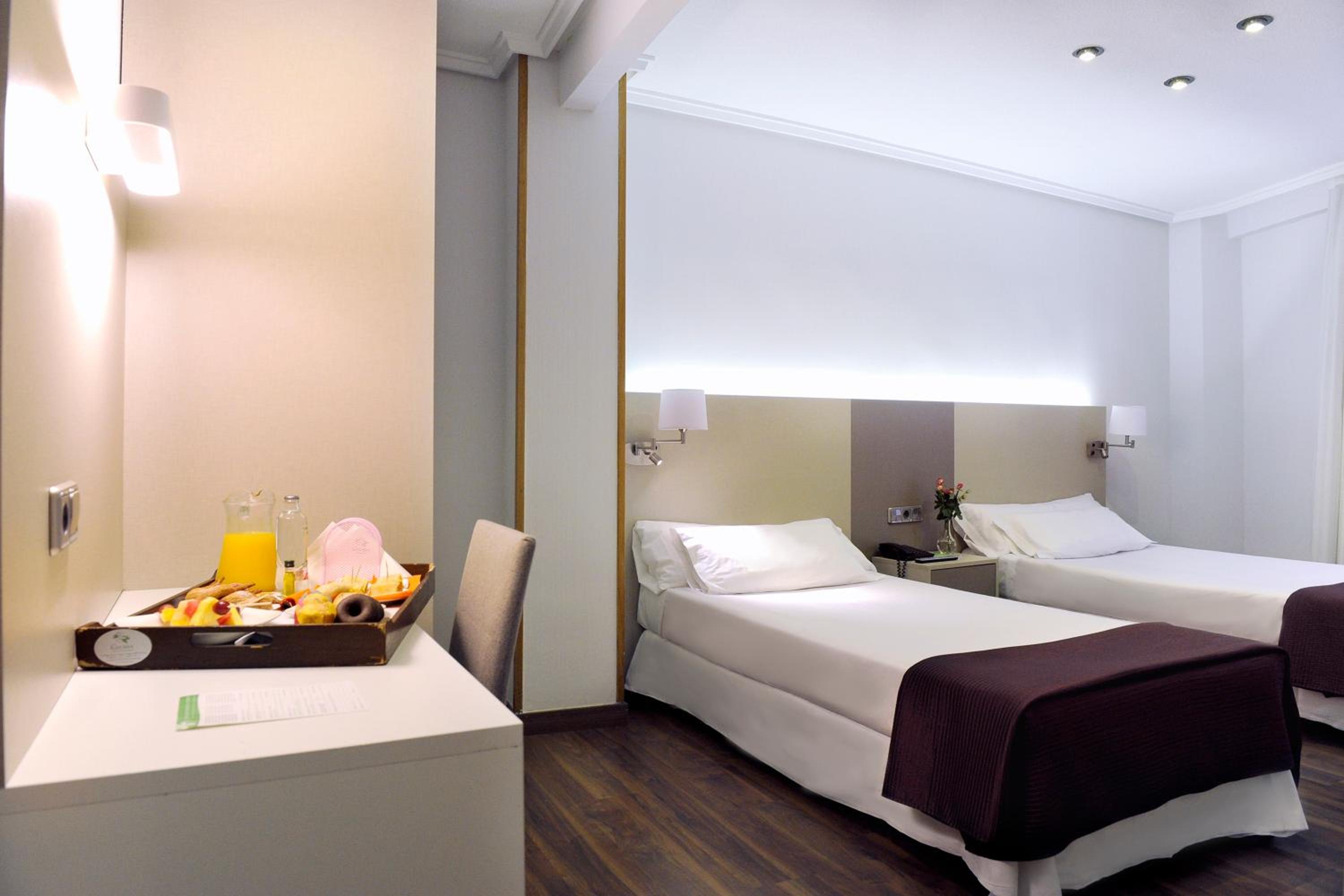 Classic Triple Room - Photo 2